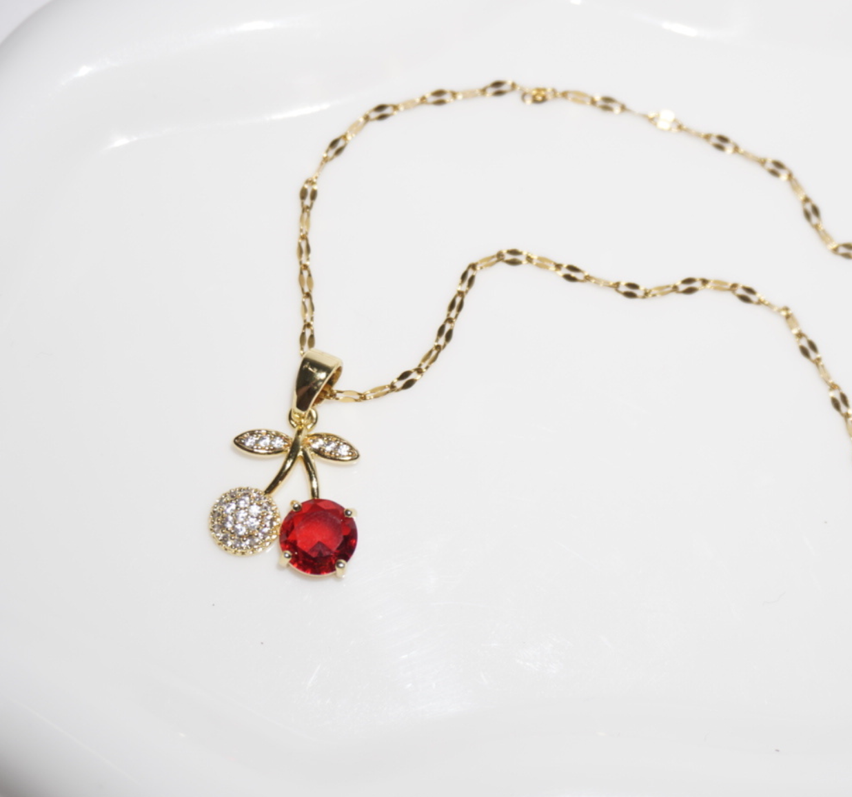 Collar cereza con brillos