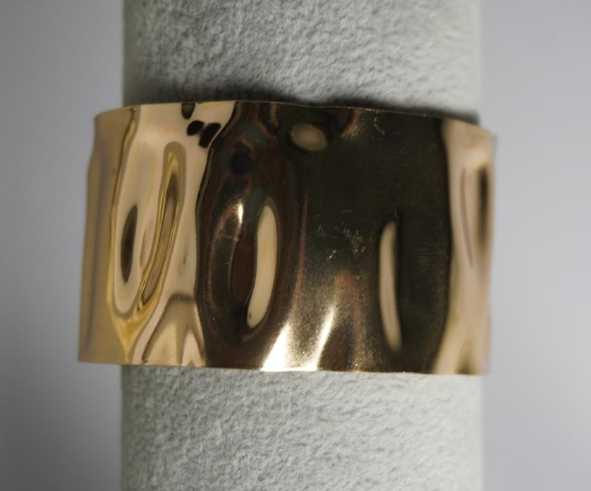 Pulsera abierta plana dorada