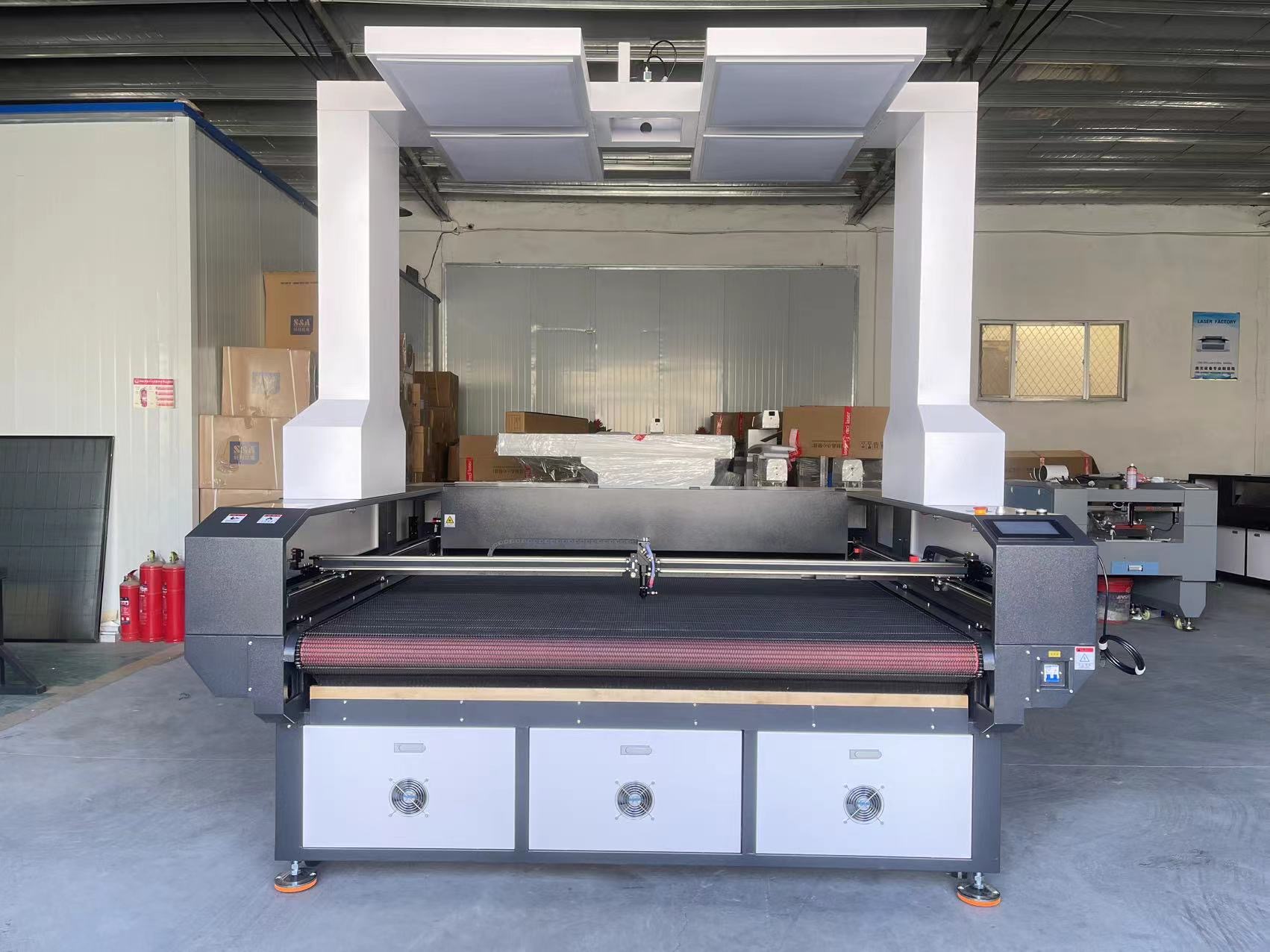 Co2 with CCD Industrial Laser Engraving and Cutting Machine For Leather and Fabric