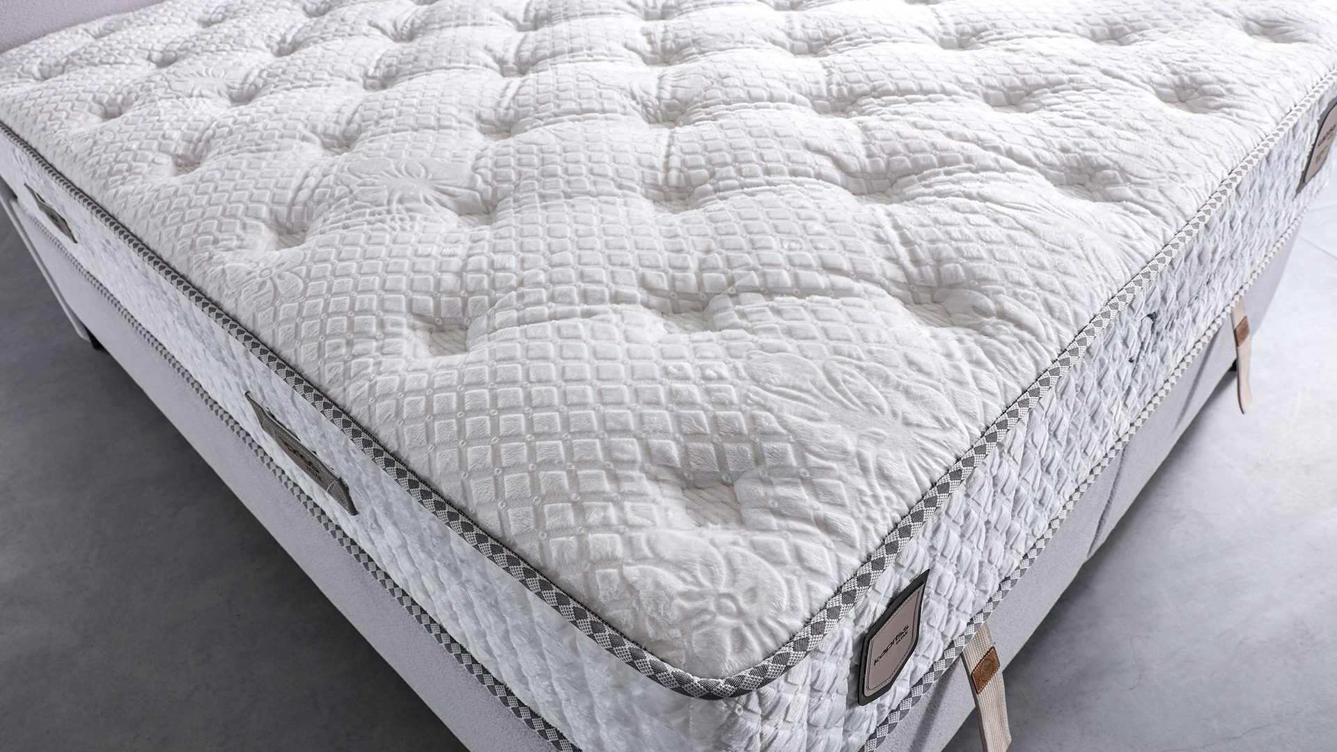 Premium Gri Yatak ve Baza Takımı