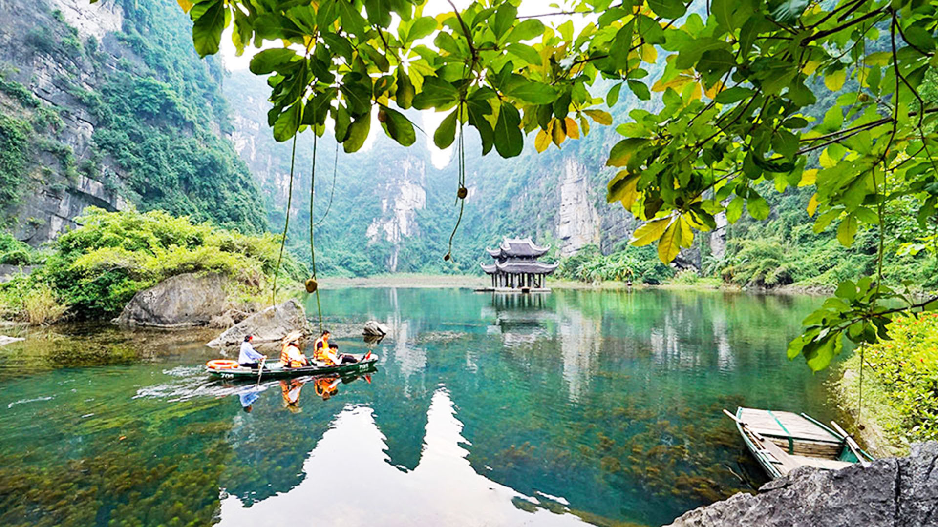 Ninhbinh 1 Day: Hoa Lu - Trang An - Mua (Limousine Bus)