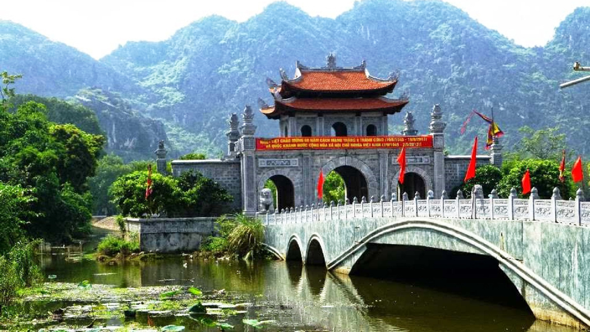 Ninhbinh 1 Day: Hoa Lu - Trang An - Mua (Limousine Bus)