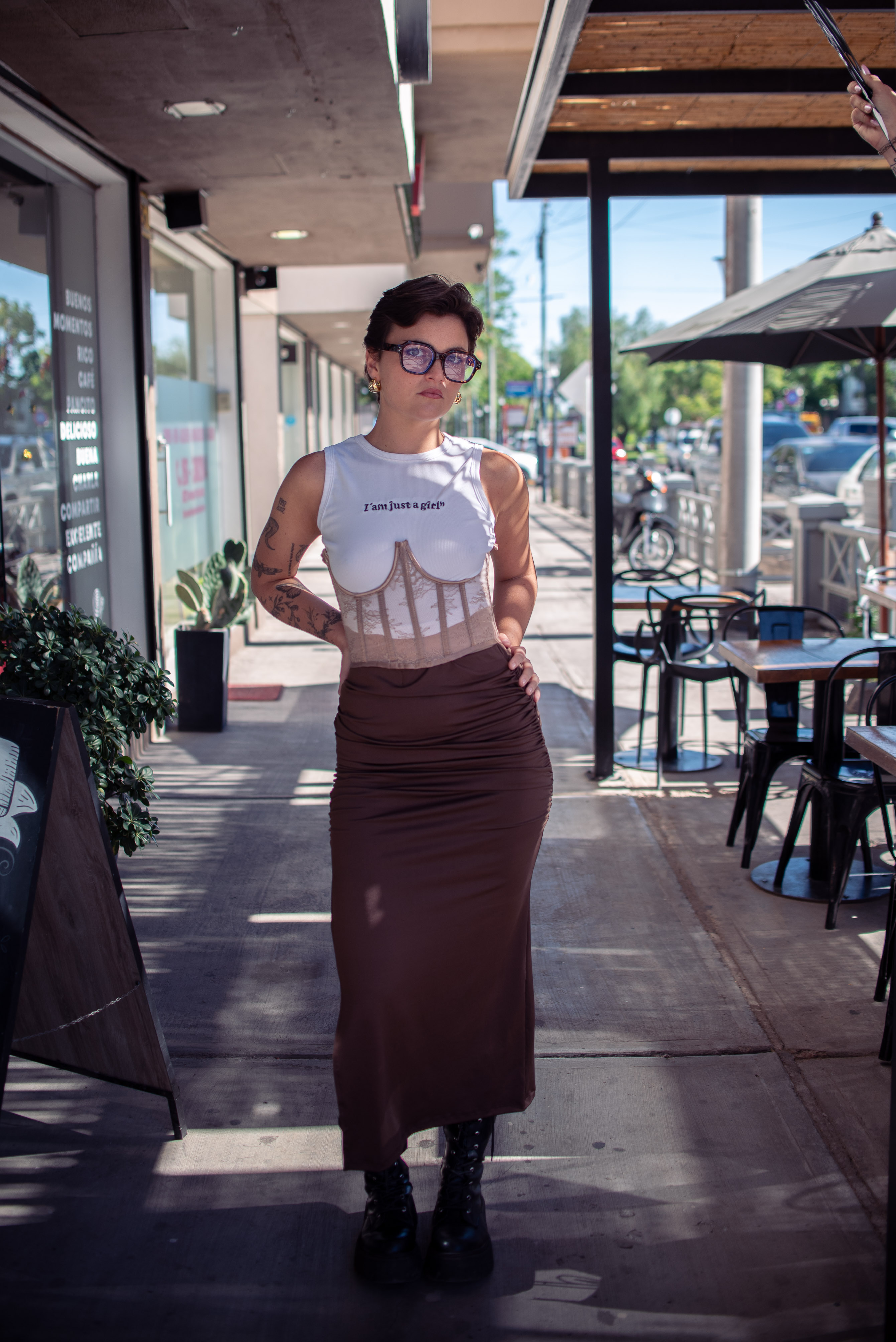 Falda moderna con abertura lateral