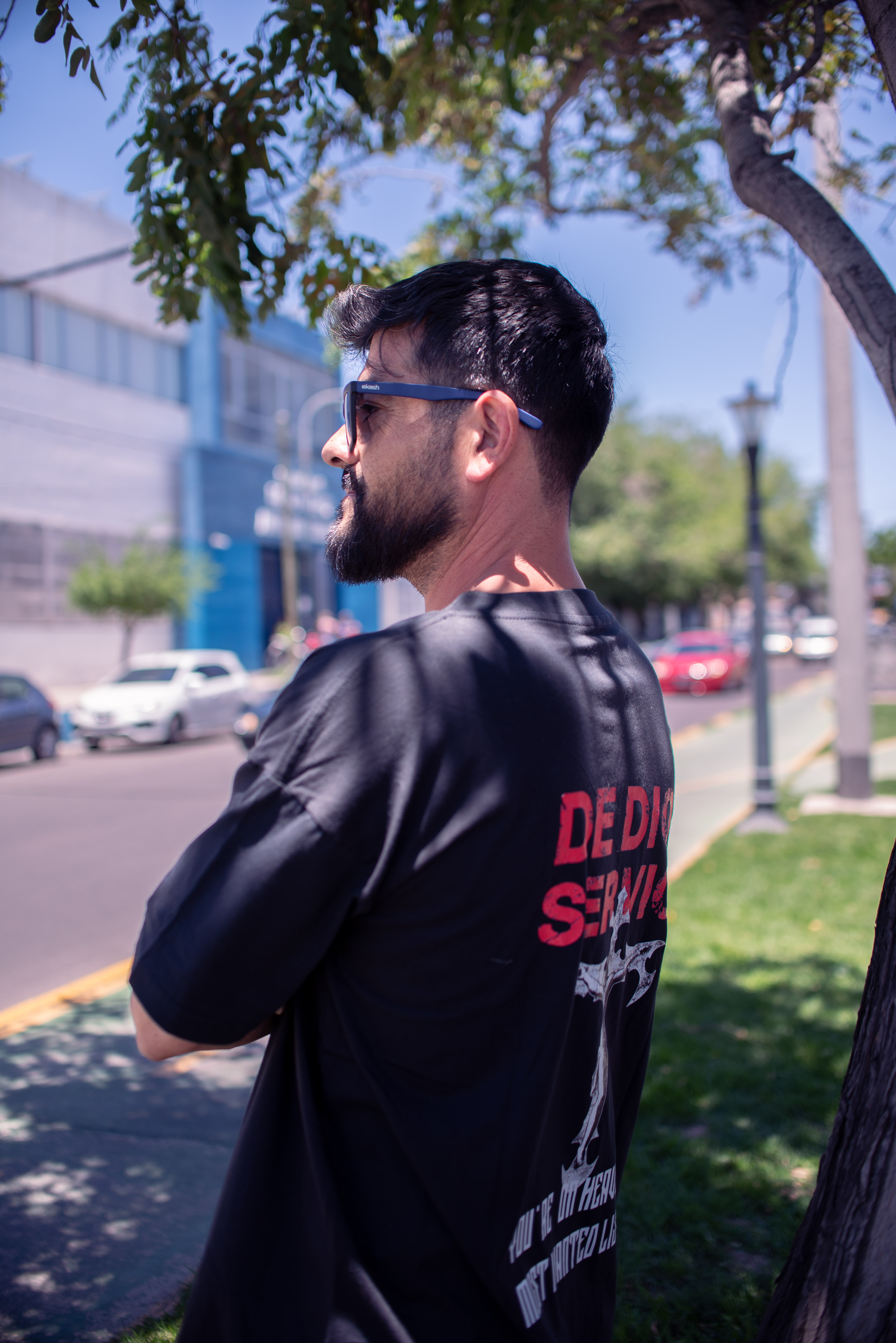 Camiseta negra con estampado cristiano