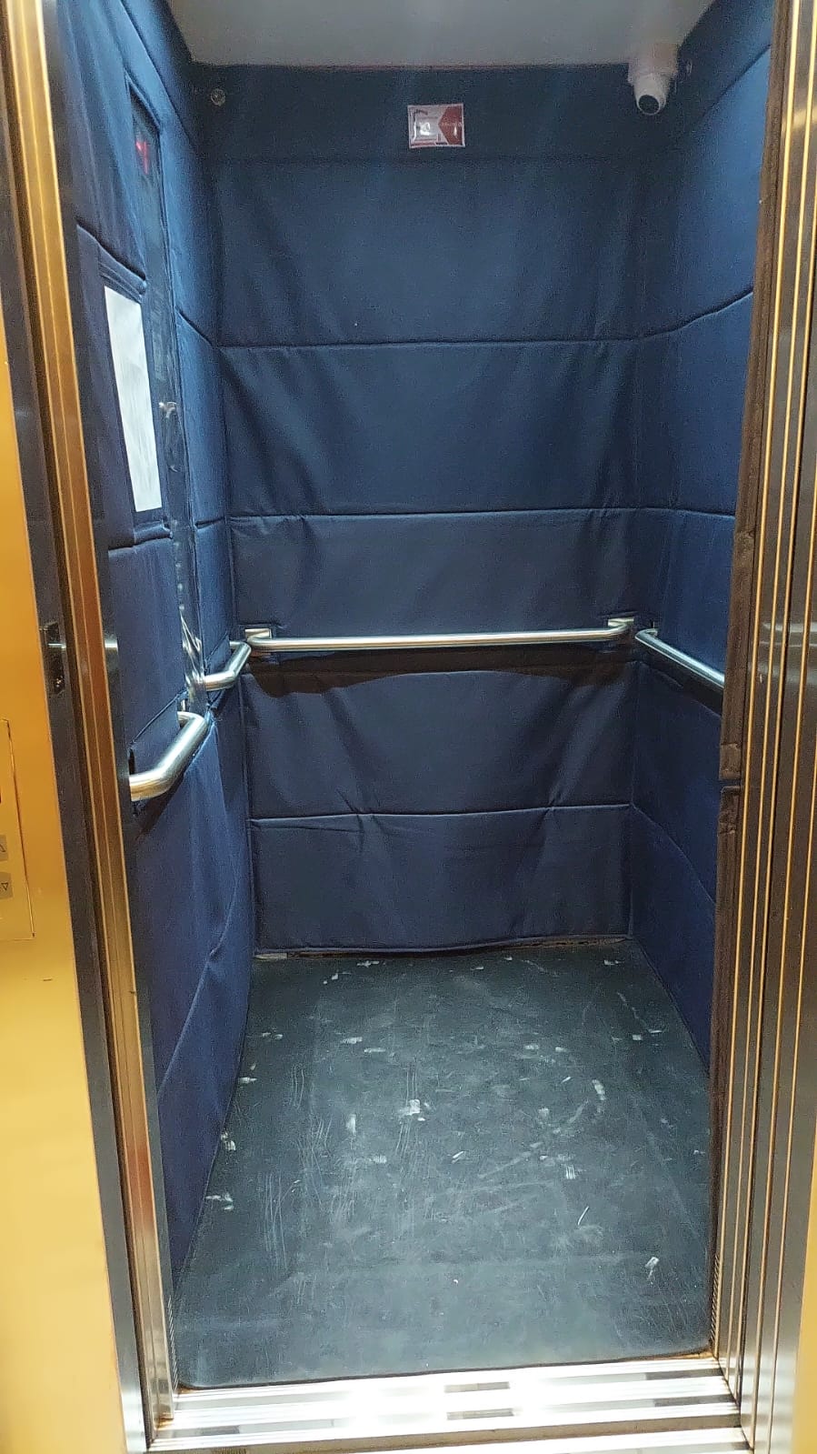 Capa para elevadores