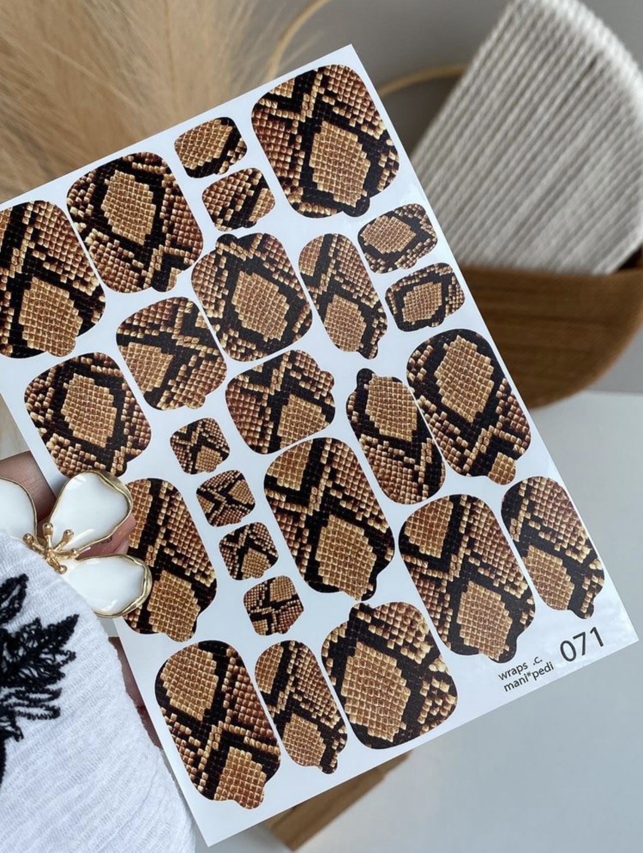 Nagų plėvelė manikiūrui ir pedikiūrui | komplektas 071