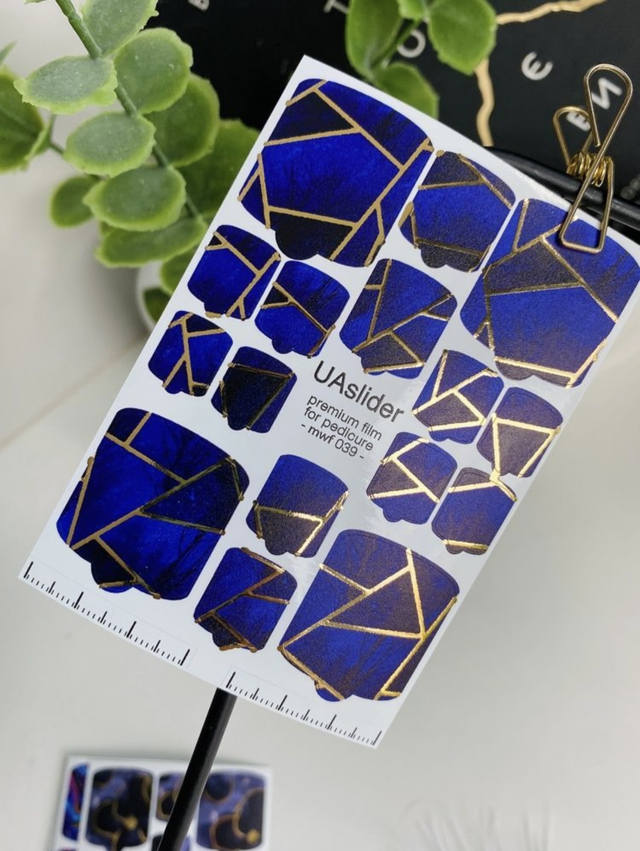 Pedikiūro plėvelė mwf 039 | Geometrija tamsios safyro spalvos su aukso folija