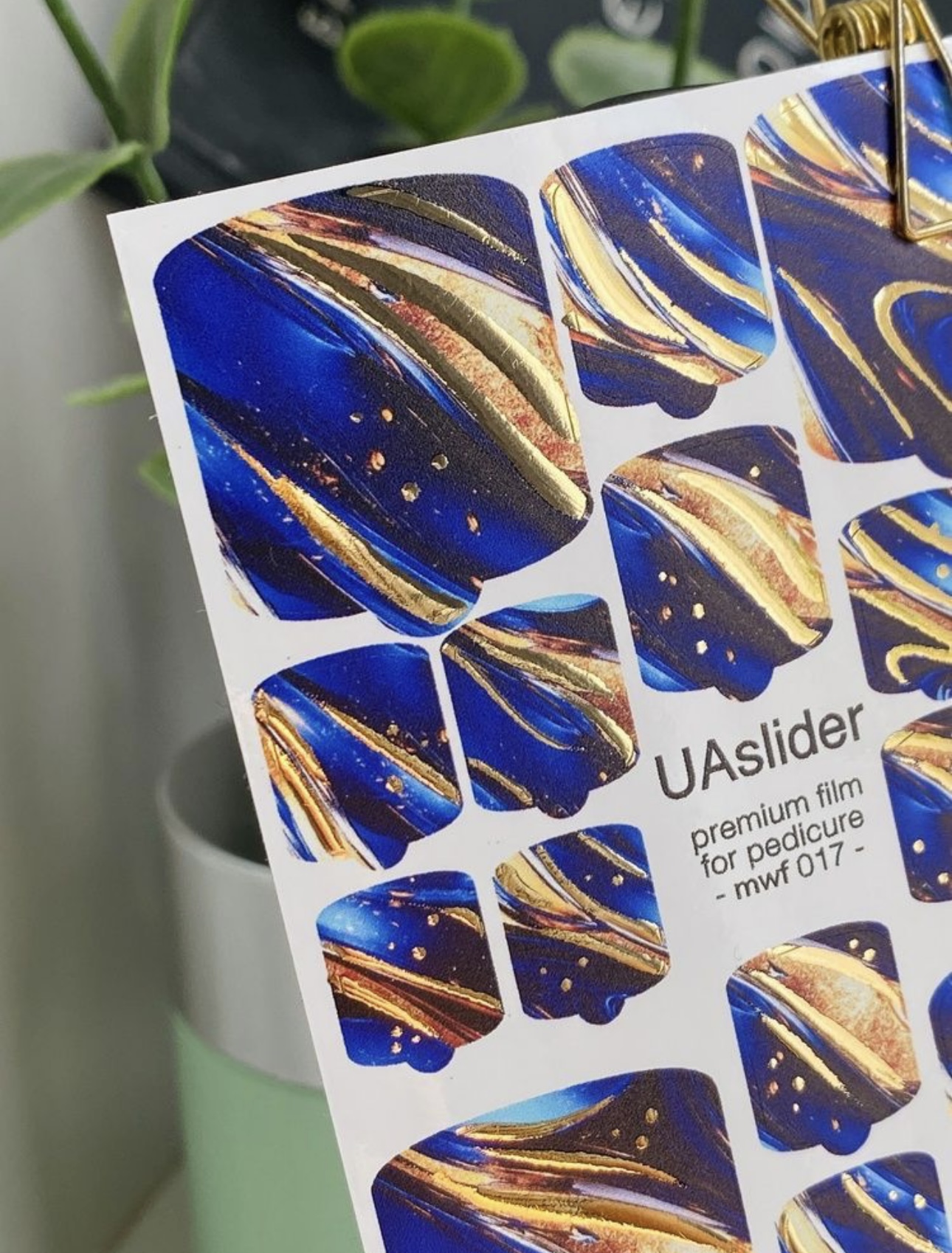 Pedikiūro plėvelė mwf 017 | Sodrios mėlynos spalvos marmuras su aukso akcentais