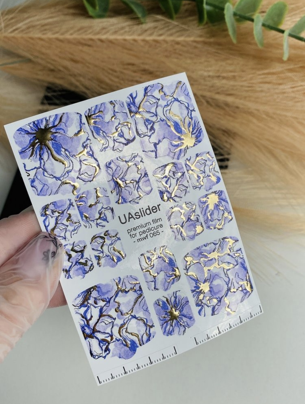 Pedikiūro plėvelė mwf 065 | Levandų gėlių raštas su aukso folijos akcentais