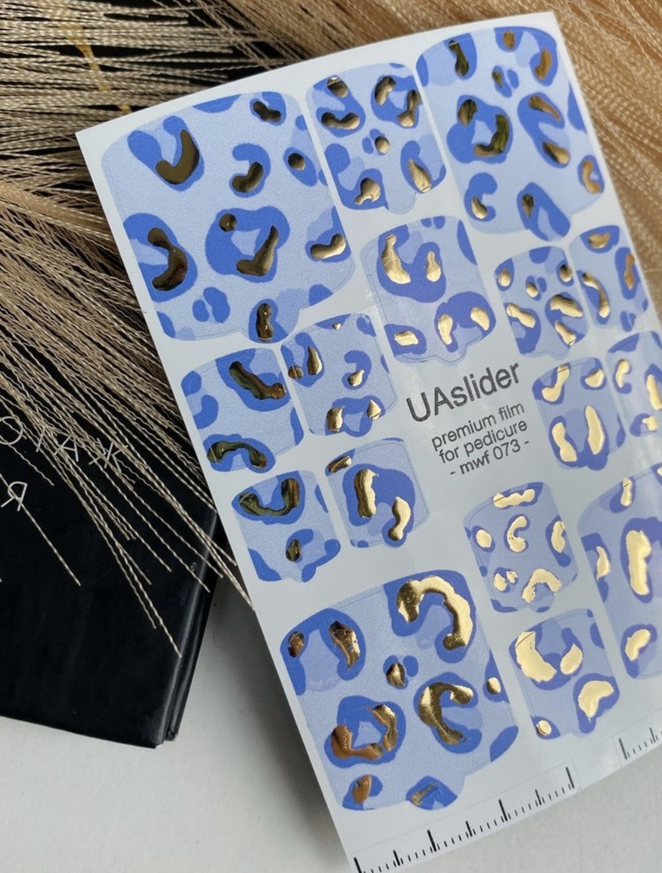 Pedikiūro plėvelė mwf 073 | Mėlyno leopardo raštas su aukso folijos akcentais