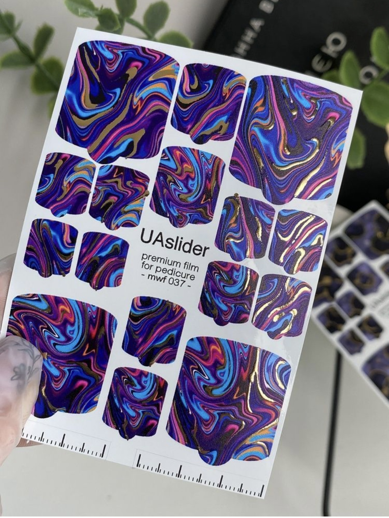 Pedikiūro plėvelė mwf 037 | Psichodelinis marmuro raštas su aukso akcentais
