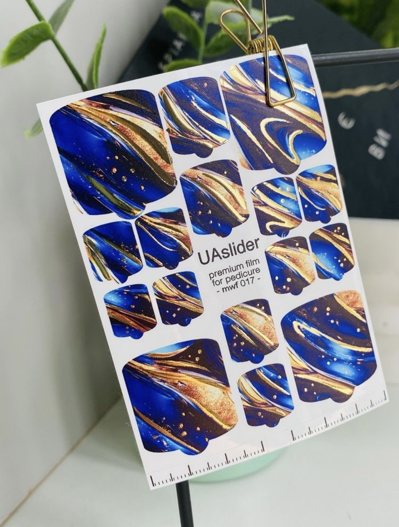 Pedikiūro plėvelė mwf 017 | Sodrios mėlynos spalvos marmuras su aukso akcentais
