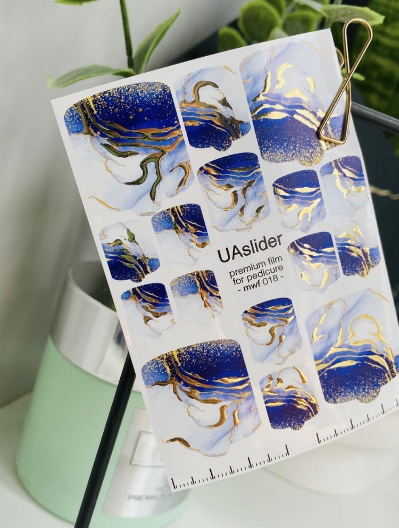 Pedikiūro plėvelė mwf 018 | Mėlynas ir baltas marmuras su aukso akcentais