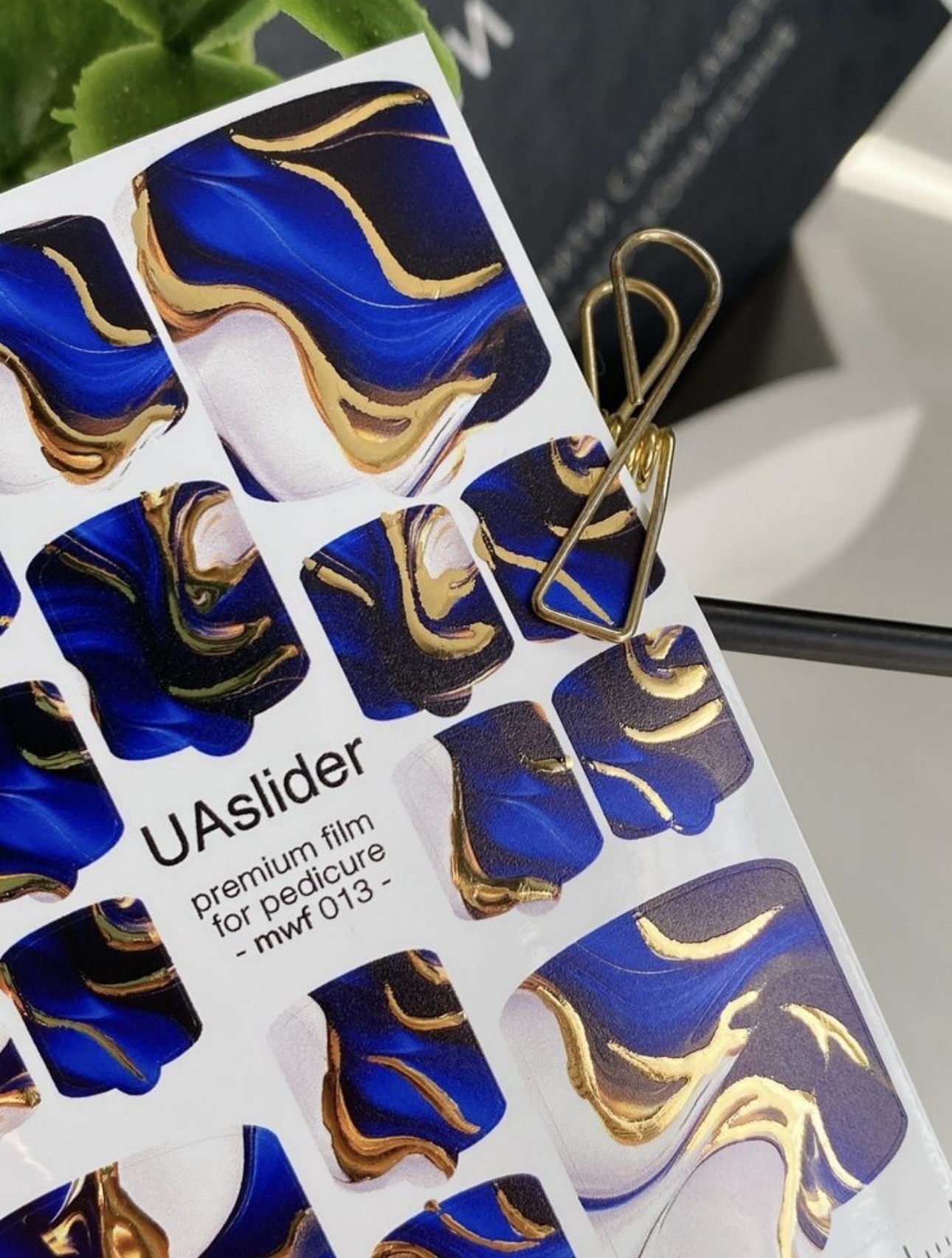  Pedikiūro plėvelė mwf 013 | Mėlynas ir baltas marmuras su aukso akcentais