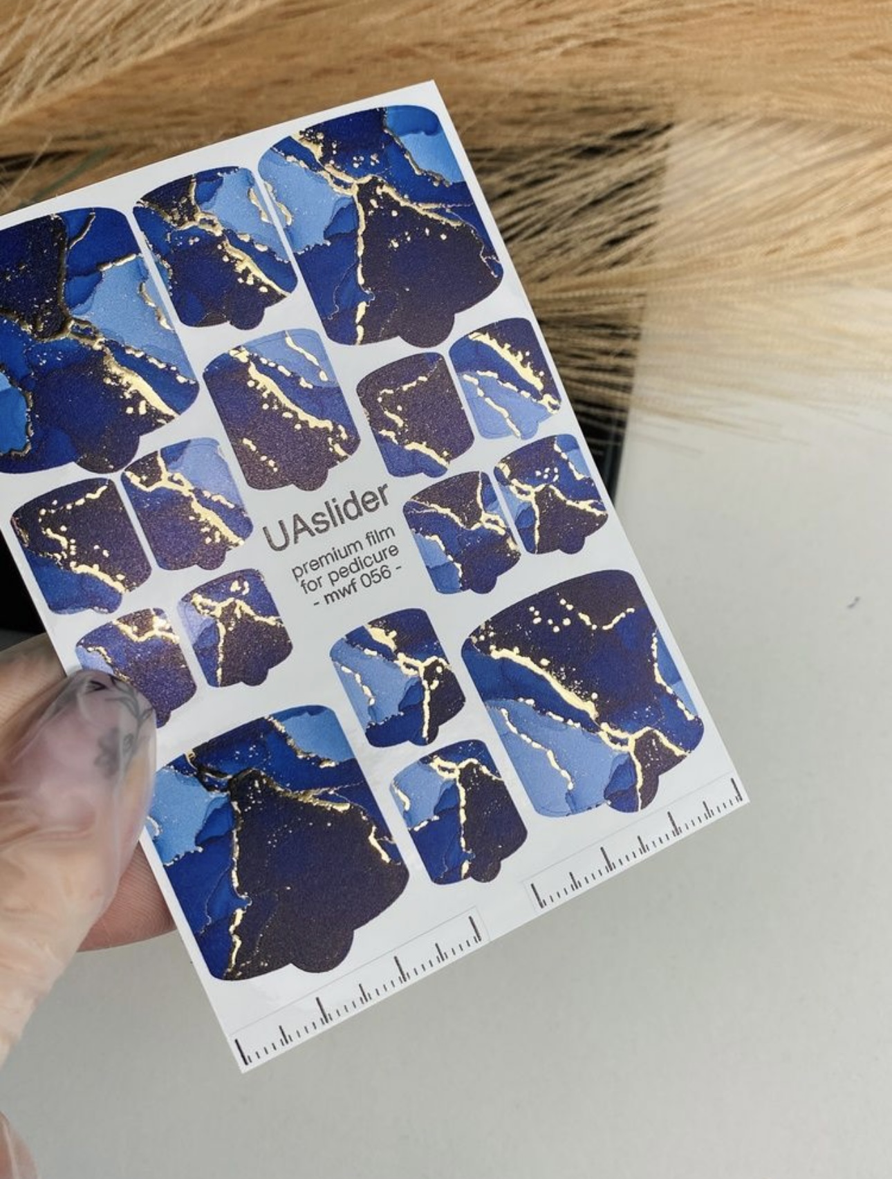 Pedikiūro plėvelė mwf 056 | Mėlynas marmuras su aukso folijos akcentais