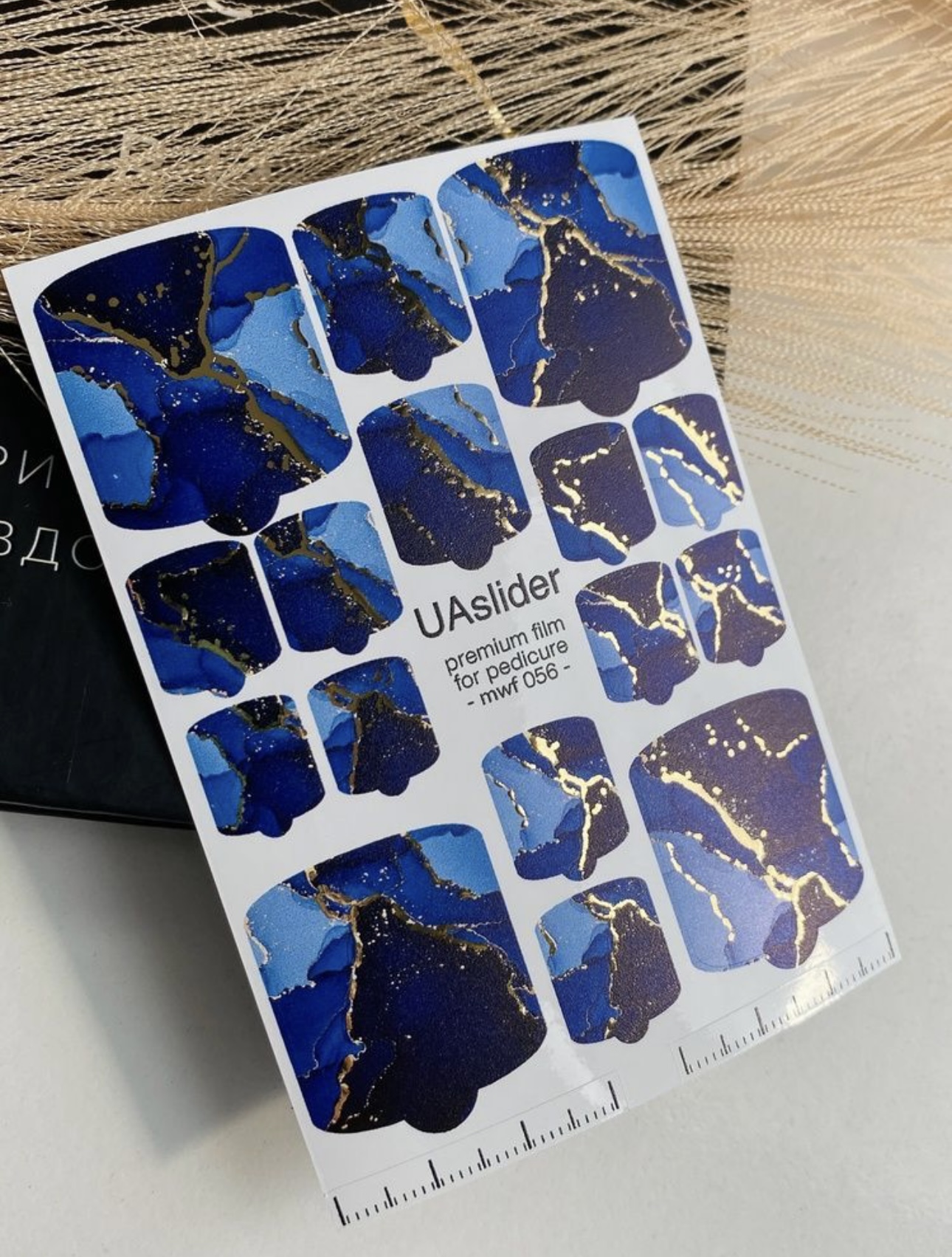 Pedikiūro plėvelė mwf 056 | Mėlynas marmuras su aukso folijos akcentais