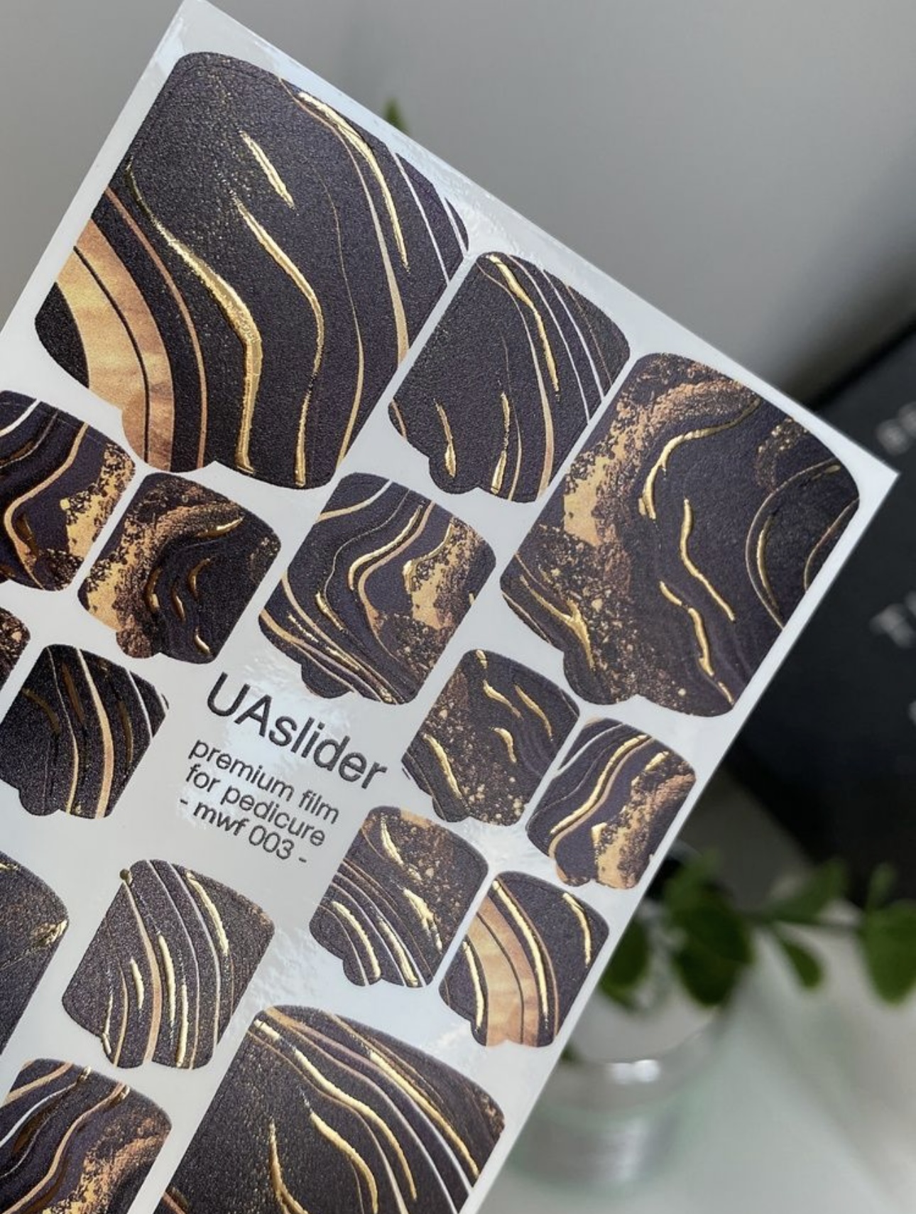 Pedikiūro plėvelė mwf 003 | Juodas marmuras su aukso akcentais