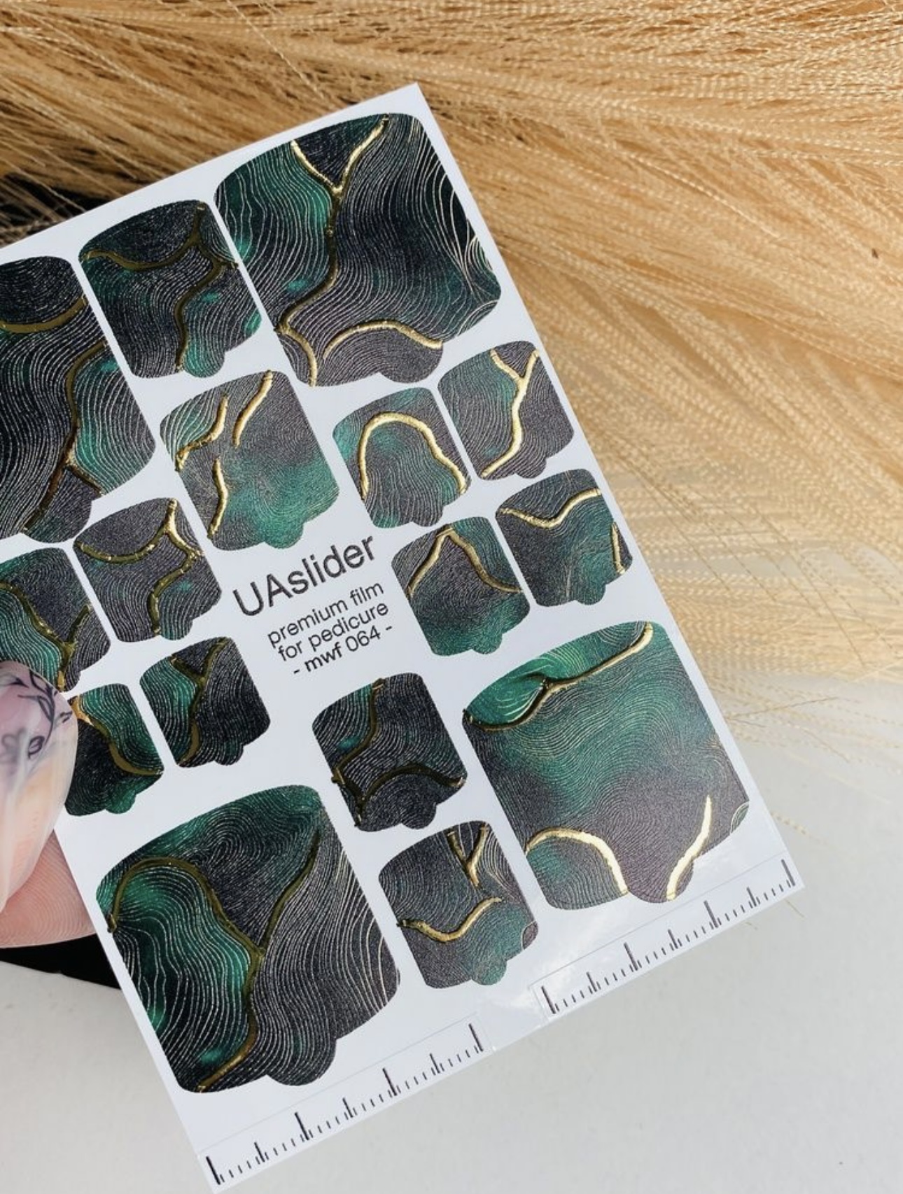 Pedikiūro plėvelė mwf 064 | Tamsiai žalias marmuras su aukso folijos gyslomis