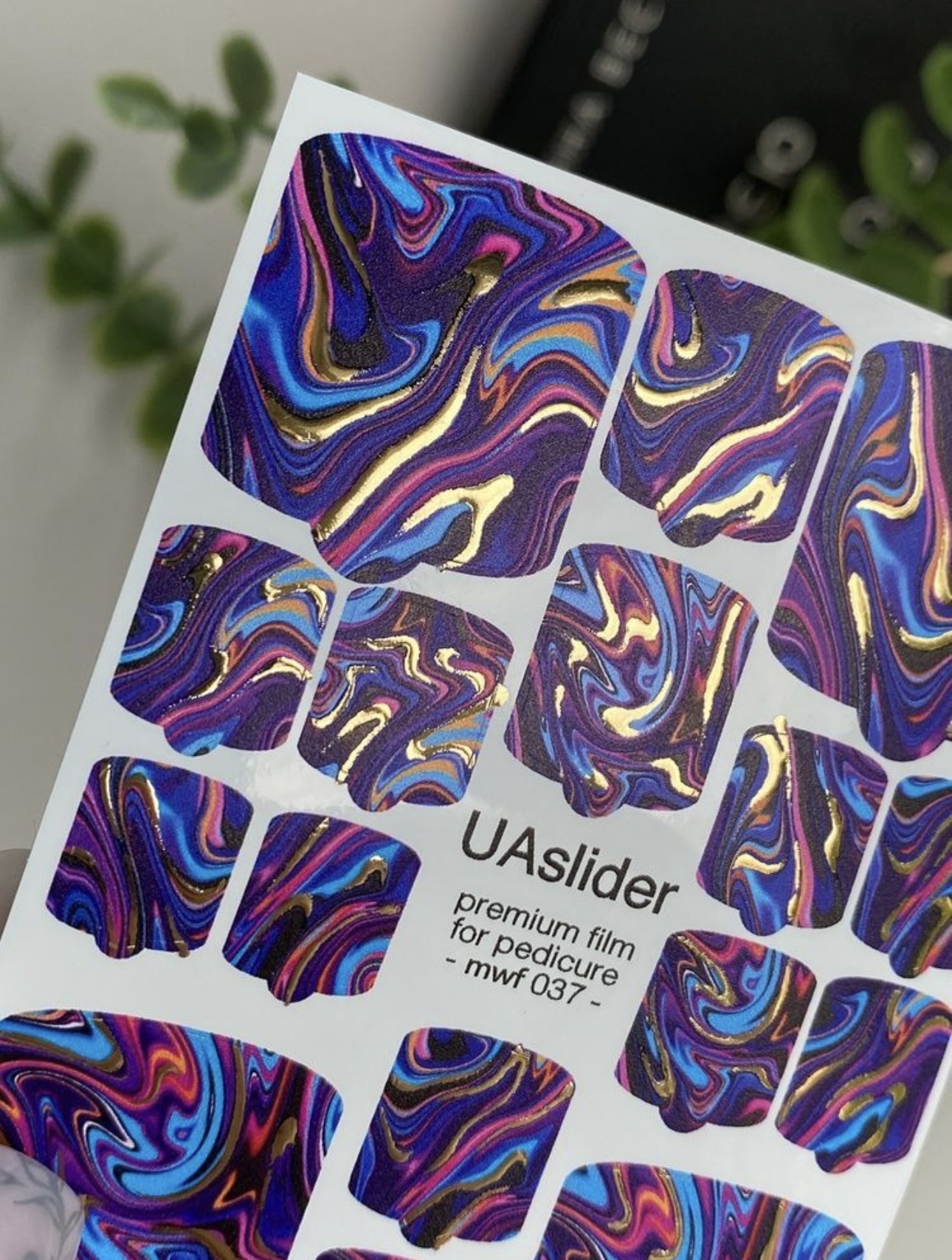 Pedikiūro plėvelė mwf 037 | Psichodelinis marmuro raštas su aukso akcentais