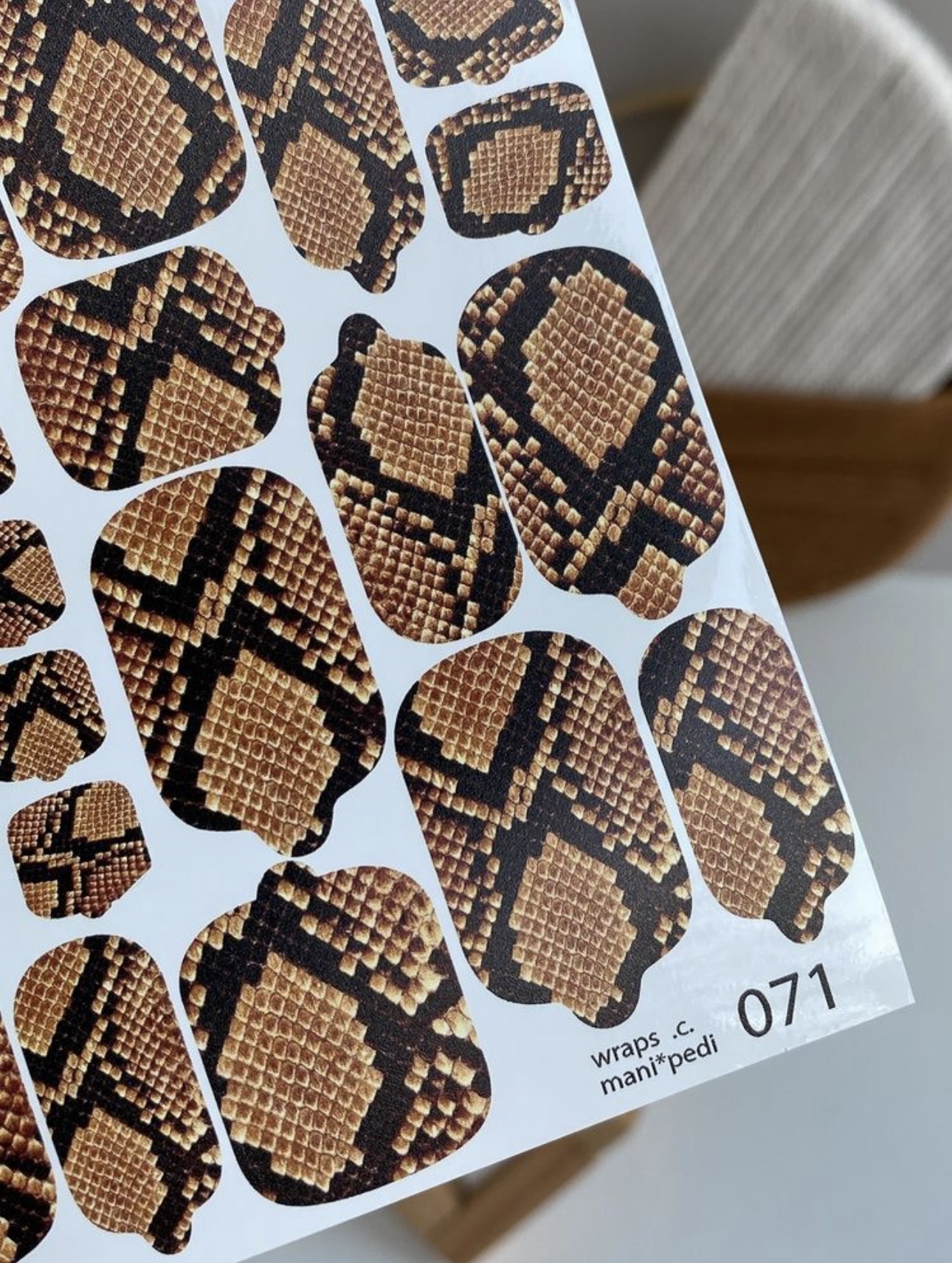 Nagų plėvelė manikiūrui ir pedikiūrui | komplektas 071