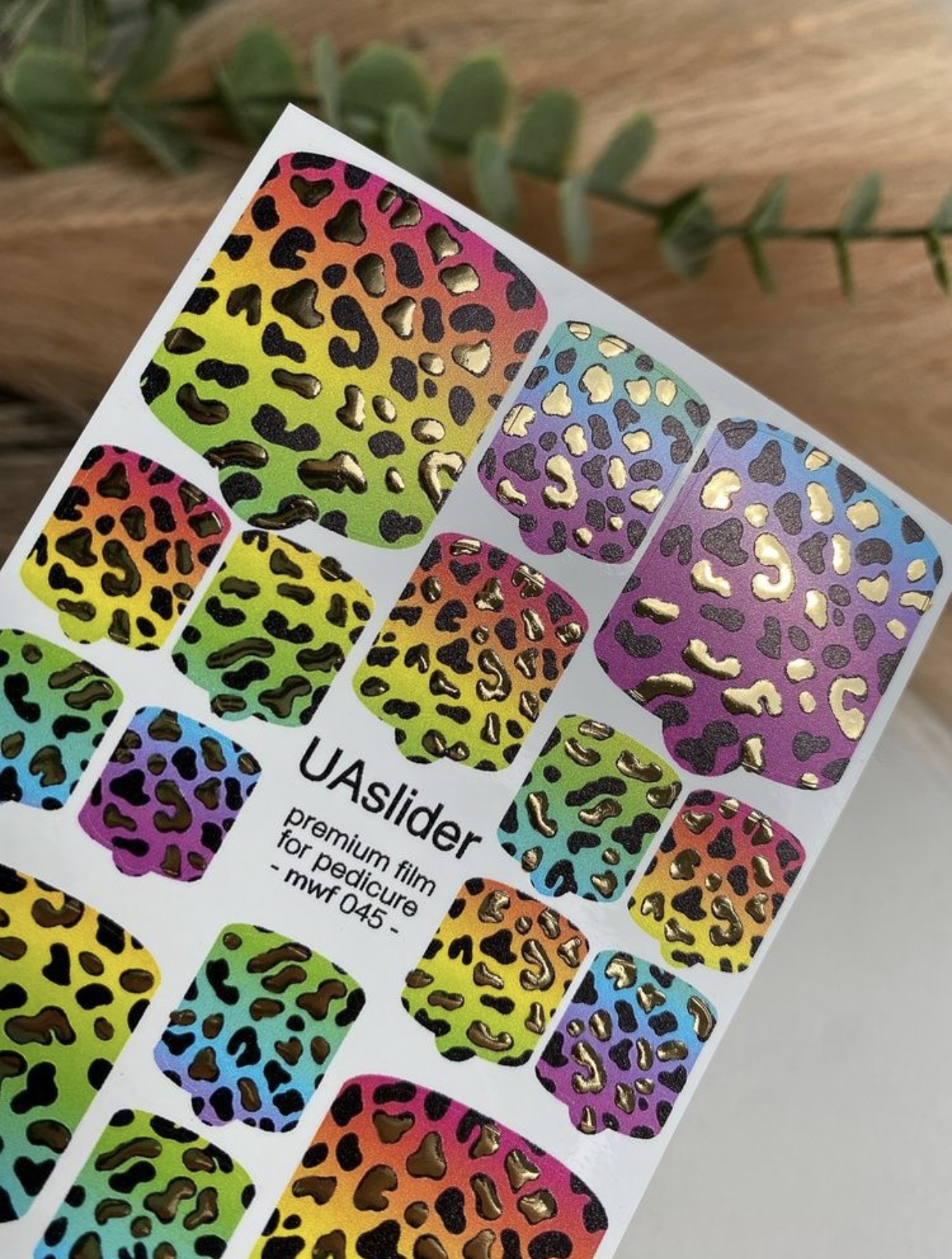 Pedikiūro plėvelė mwf 045 | Neoninis leopardo raštas su auksu