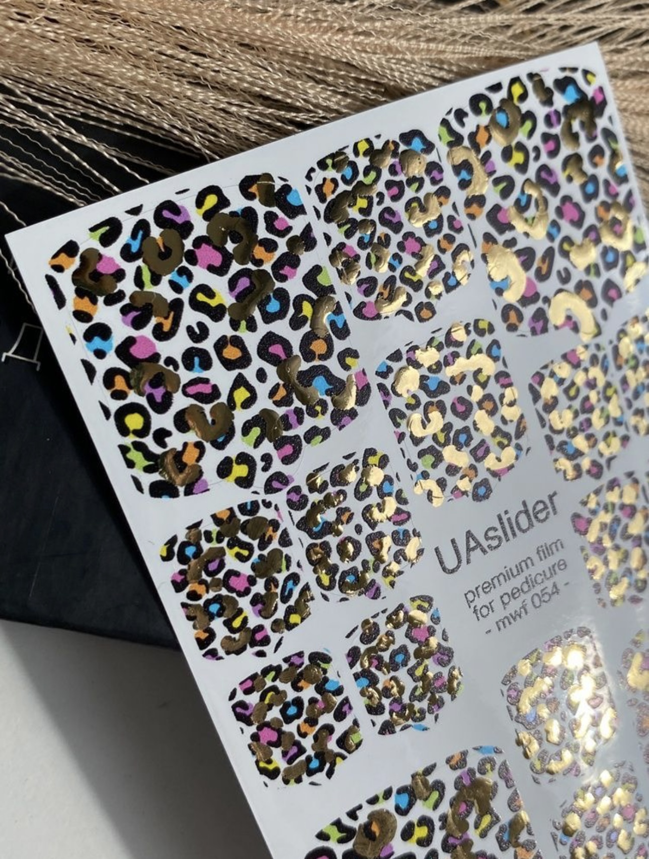 Pedikiūro plėvelė mwf 054 | Spalvingas leopardo raštas su aukso folijos akcentais