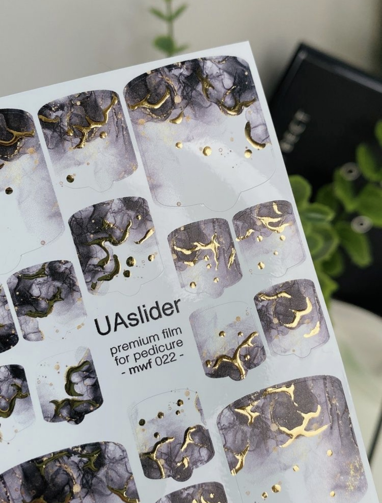 Pedikiūro plėvelė mwf 022 | Dūminis marmuras su aukso gyslomis