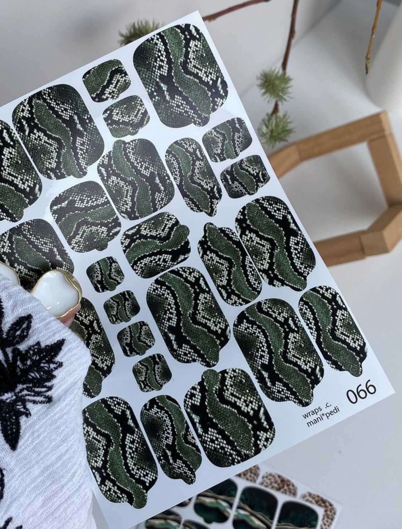 Nagų plėvelės manikiūrui ir pedikiūrui | komplektas 066