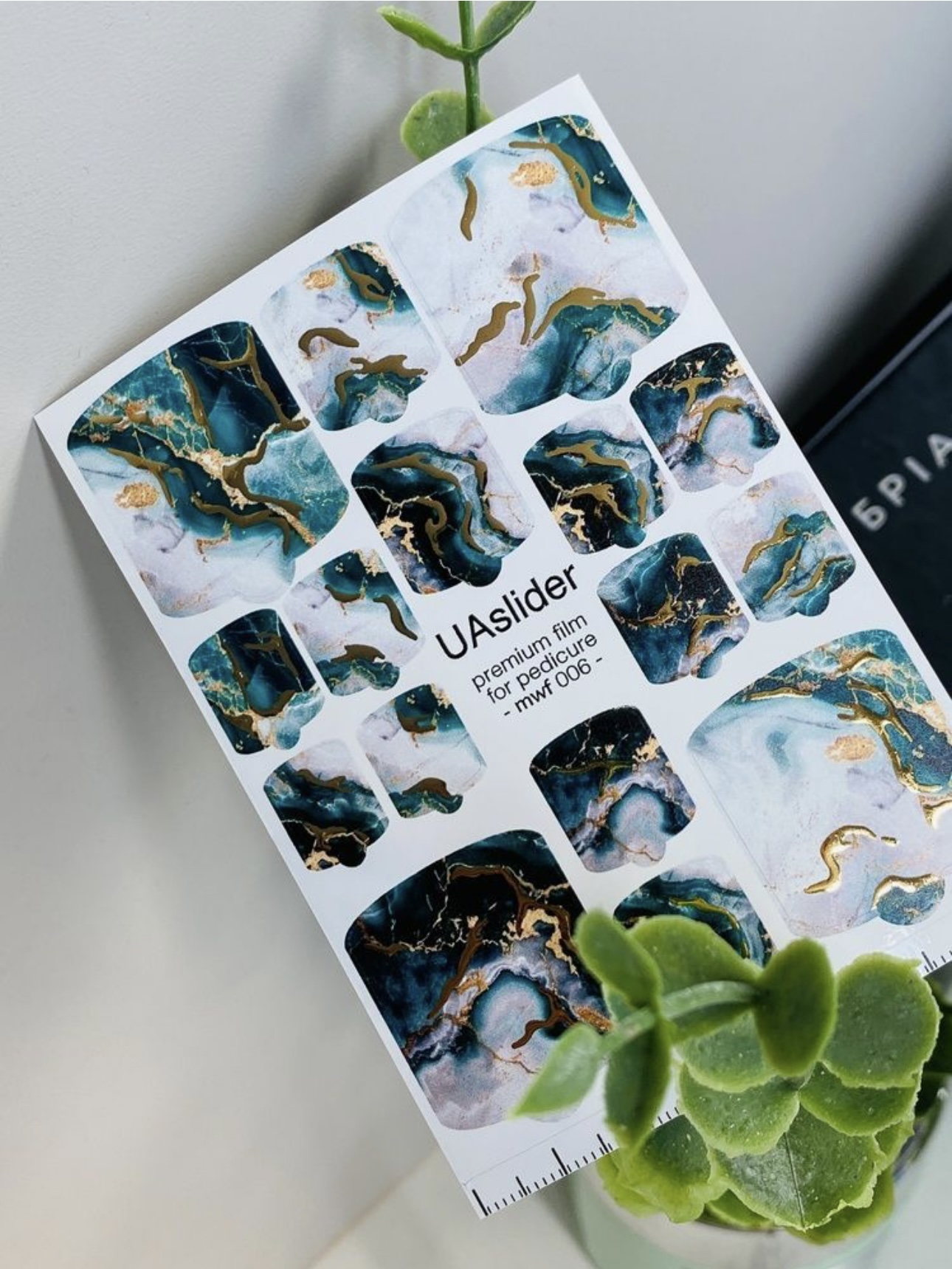 Pedikiūro plėvelė mwf 006 | Smaragdo spalvos marmuras su aukso akcentais