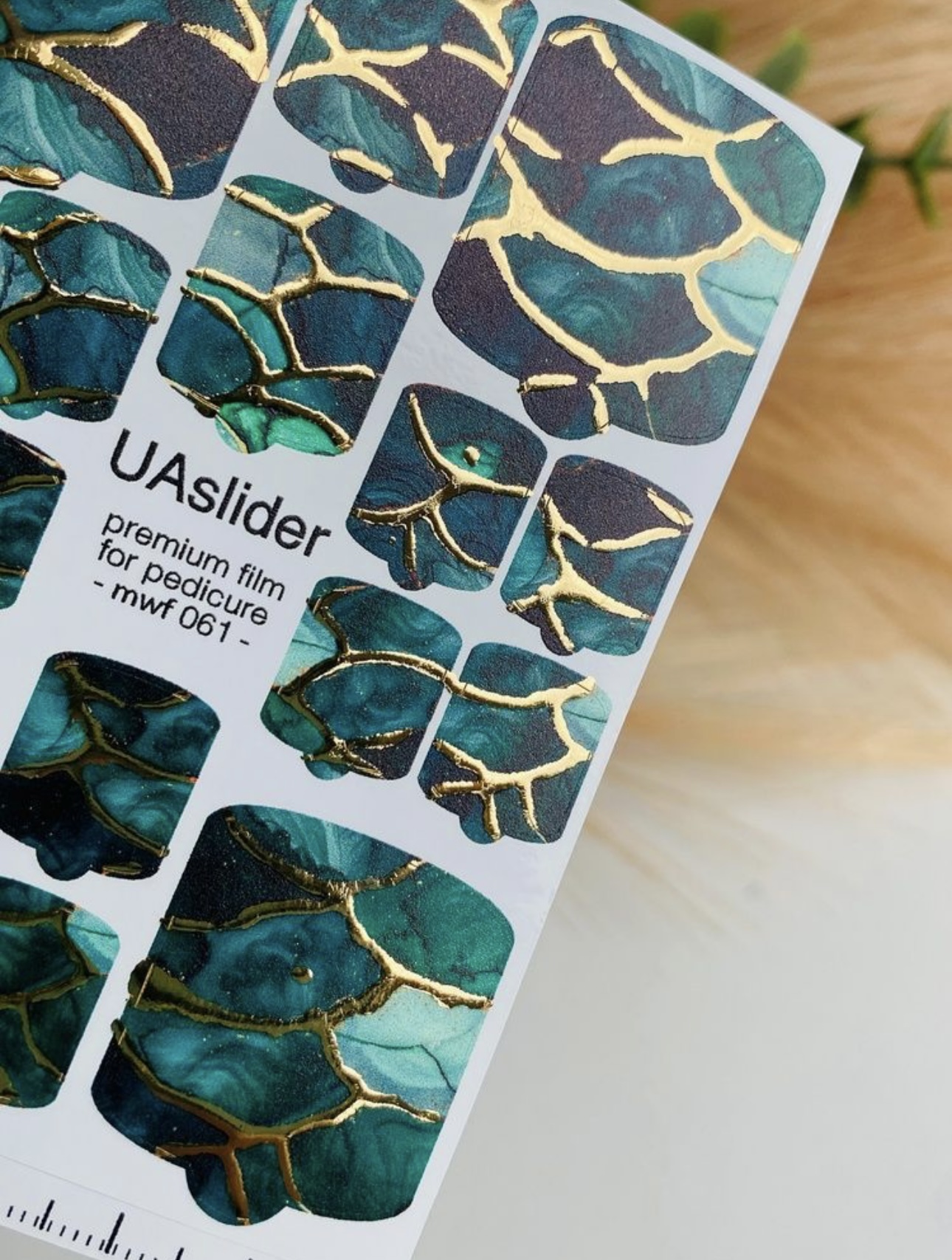 Pedikiūro plėvelė mwf 061 | Smaragdo spalvos marmuras su aukso folijos akcentais