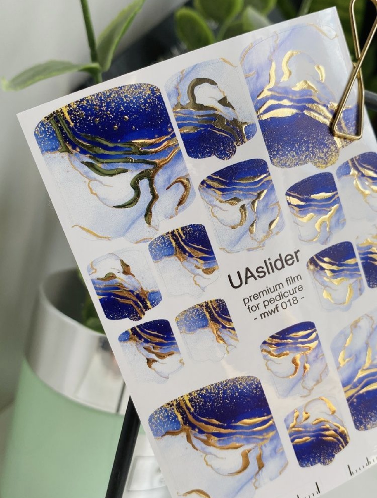 Pedikiūro plėvelė mwf 018 | Mėlynas ir baltas marmuras su aukso akcentais