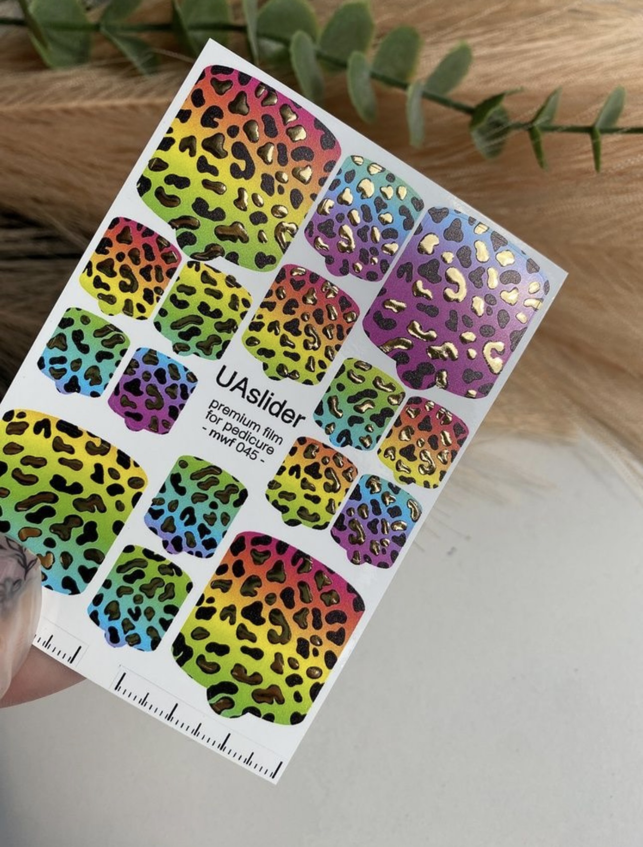 Pedikiūro plėvelė mwf 045 | Neoninis leopardo raštas su auksu