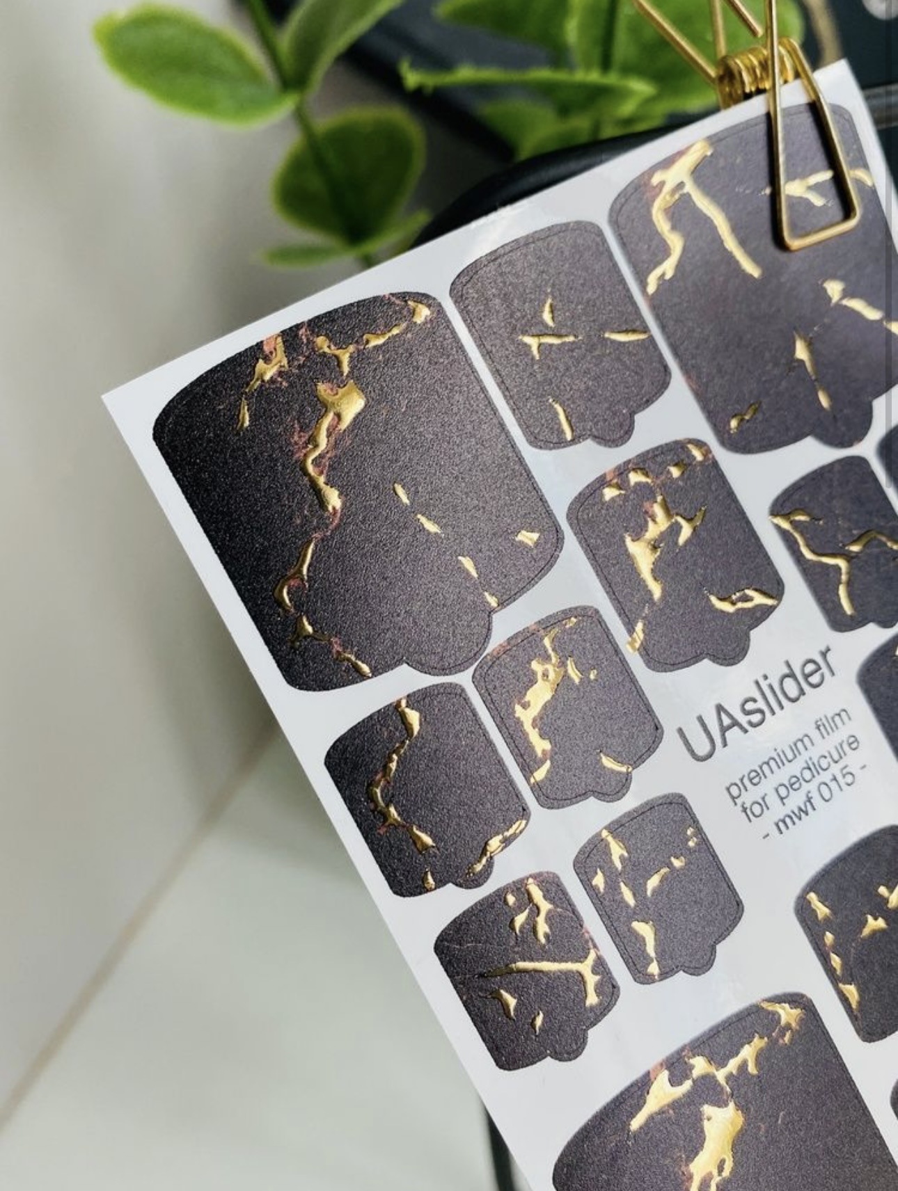 Pedikiūro plėvelė mwf 015 | Juodas marmuras su aukso akcentais