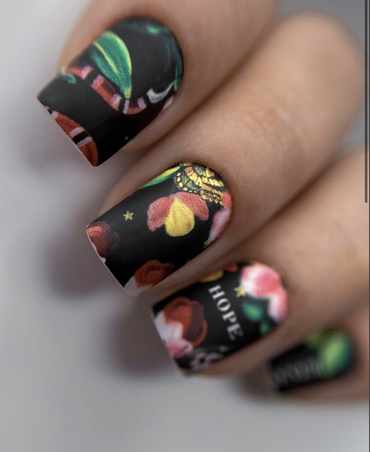 Nagų plėvelės manikiūrui