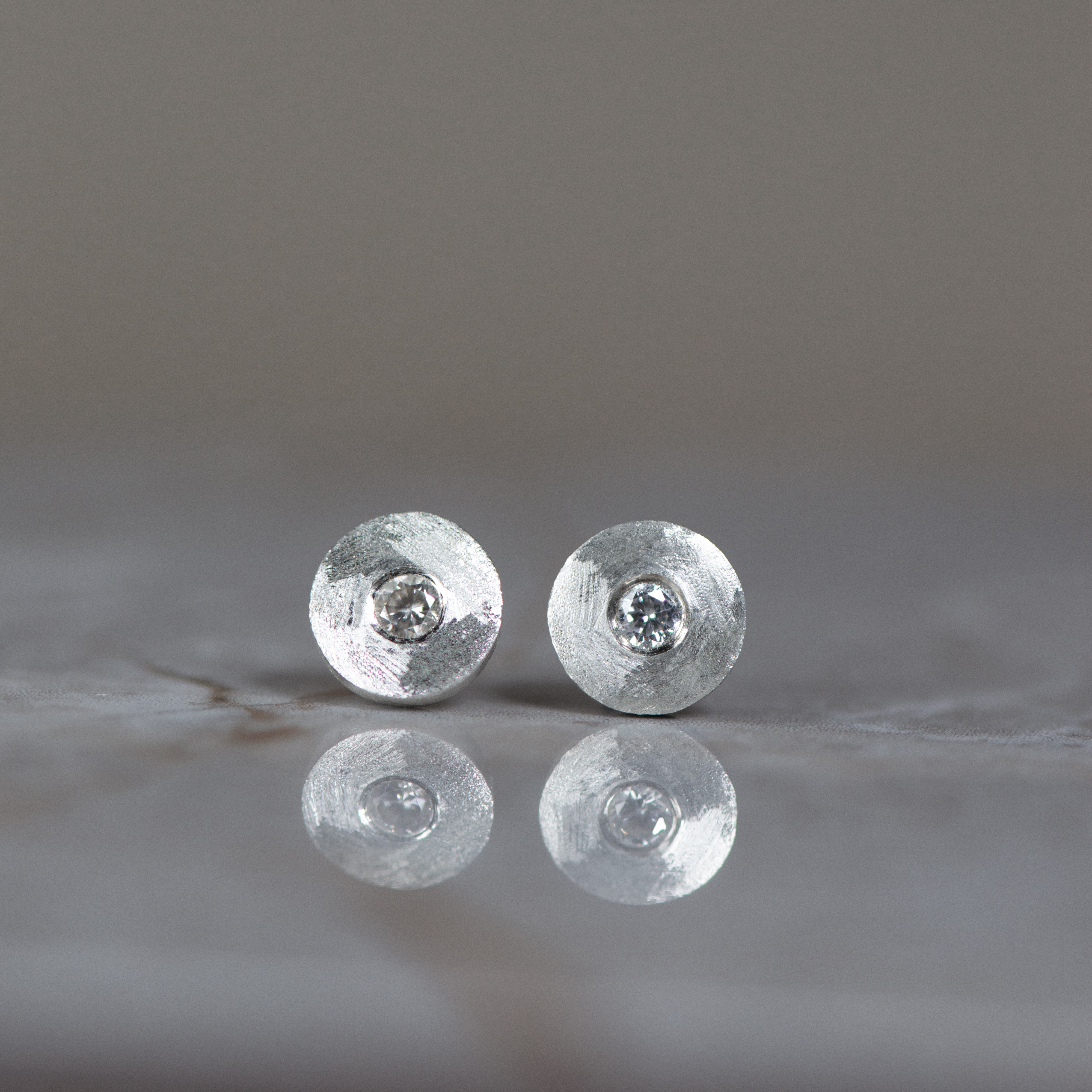 Auskarai "Potėpis" su briliantais