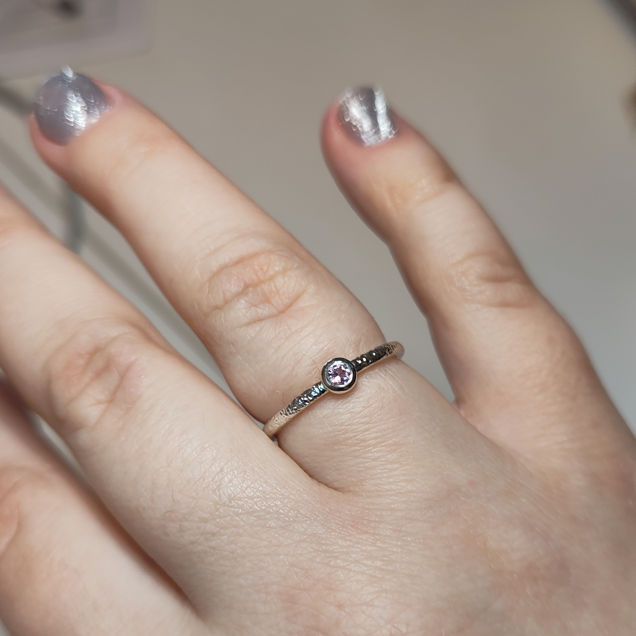 Sidabrinis žiedas su rožiniu safyru "Sakura"