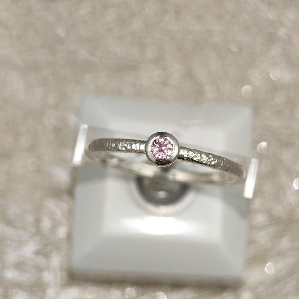 Sidabrinis žiedas su rožiniu safyru "Sakura"