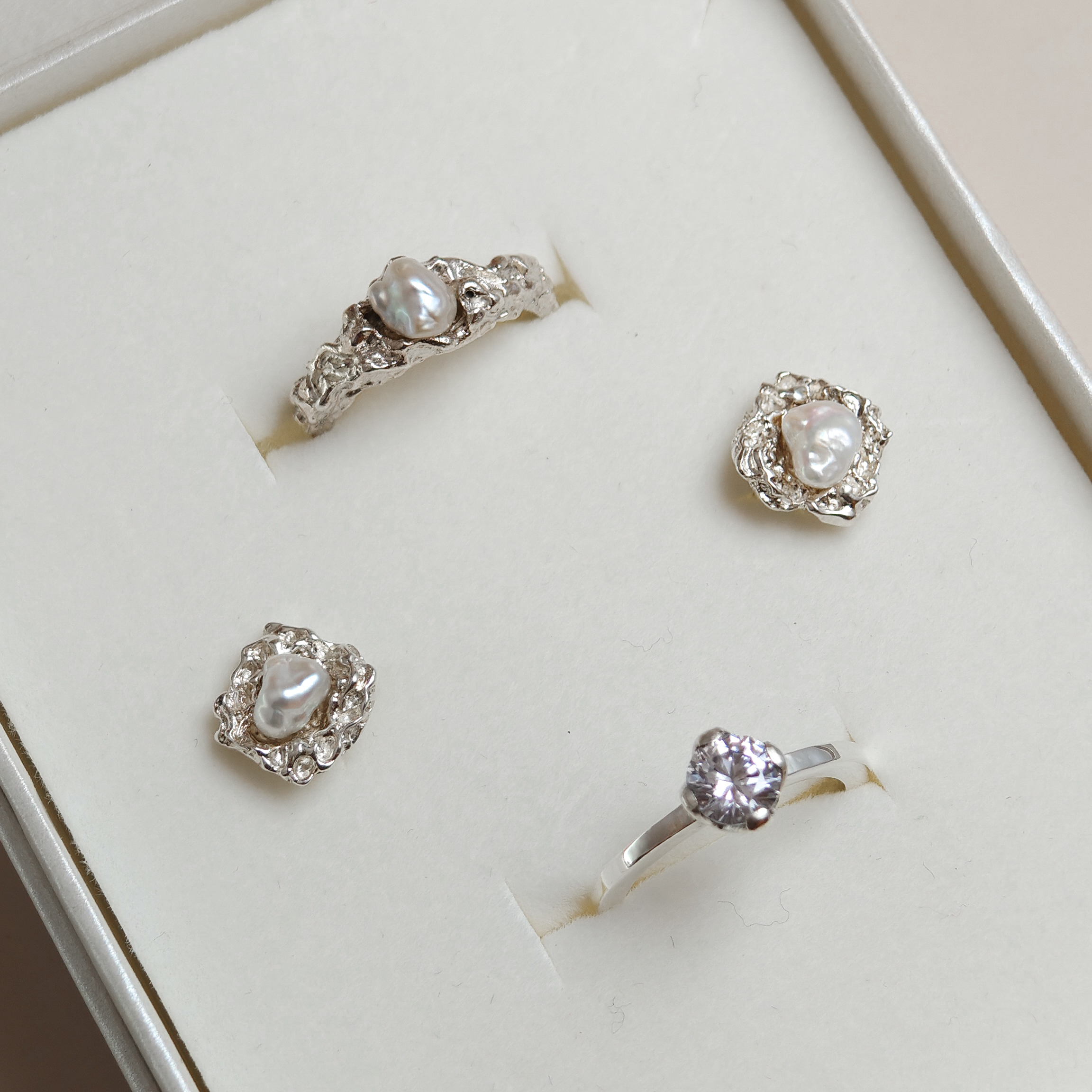 Rankų darbo auskarai su perlais "Perla Dolce" 