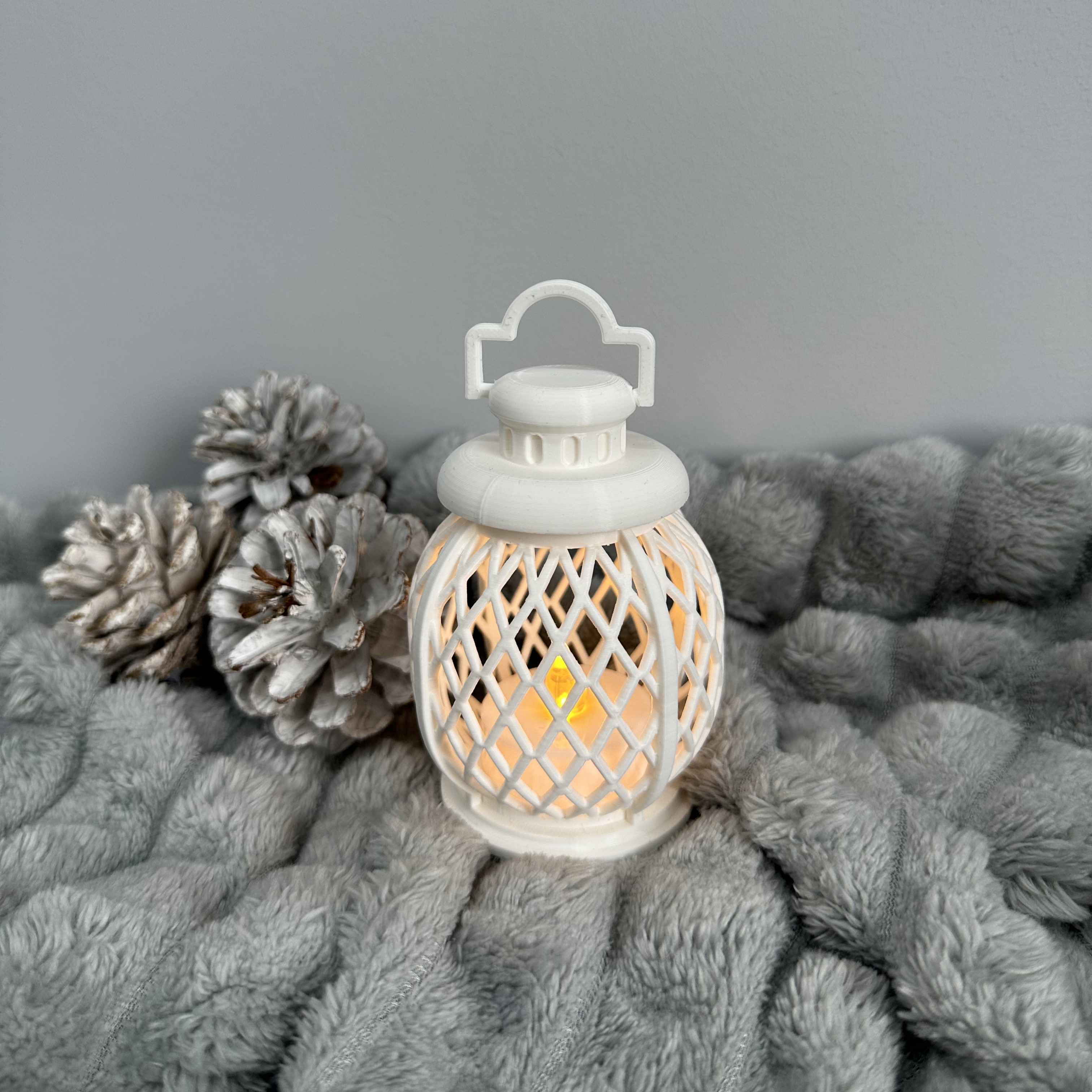 Šviečiantis dekoratyvinis žibintas Ažūras