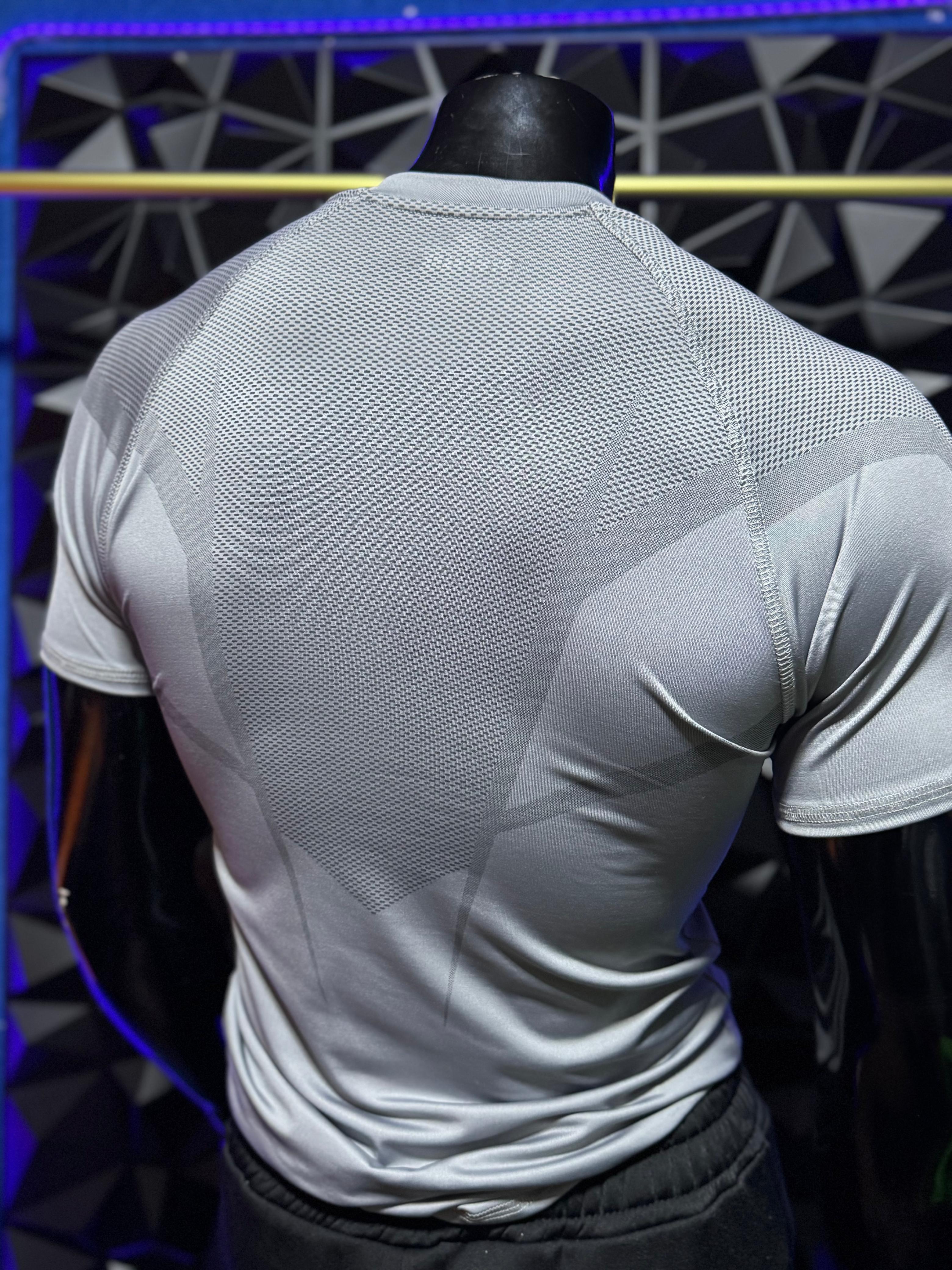 Playera “Onyx Style” Gris perla – Fit de alto rendimiento