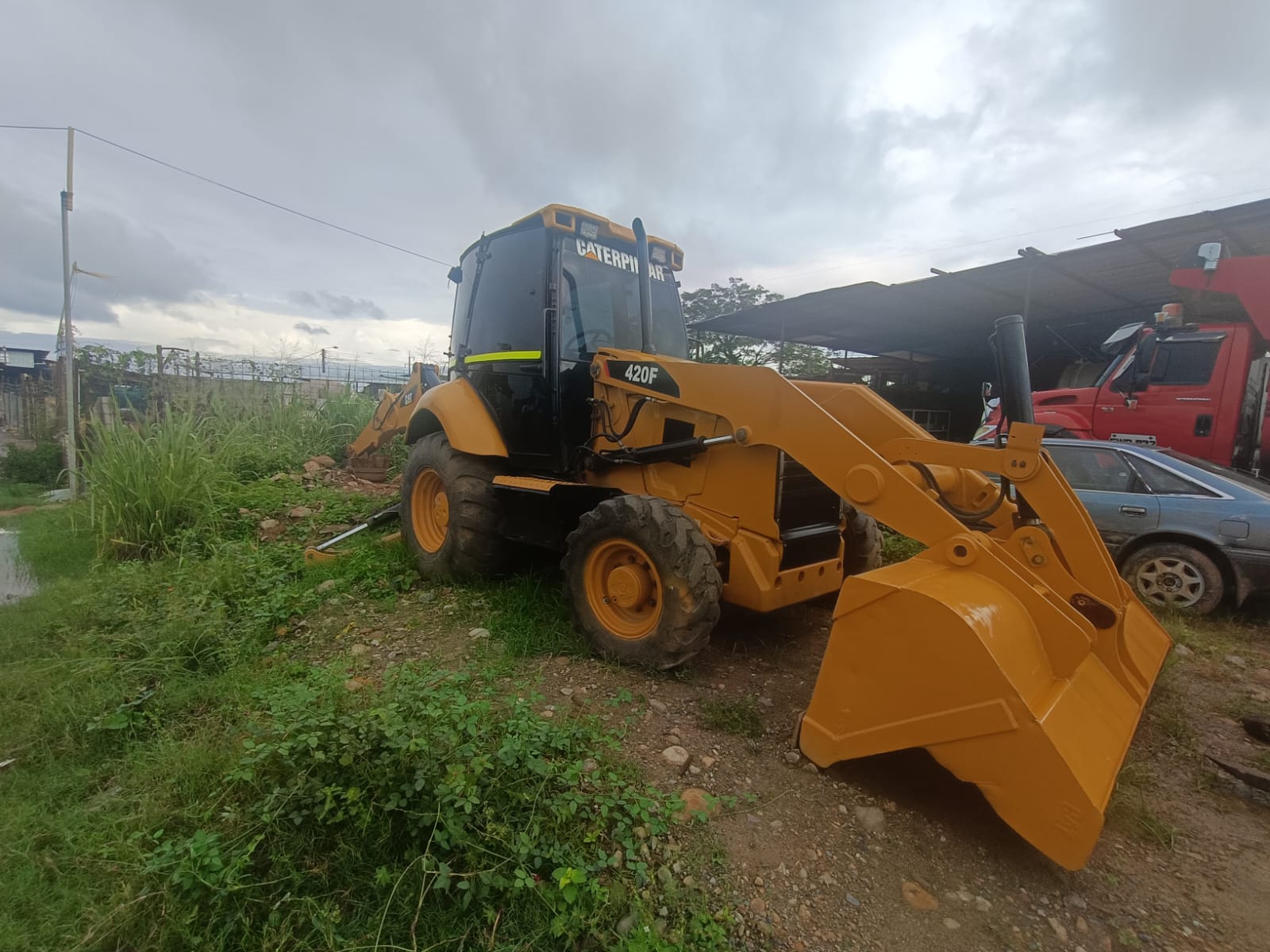 Retroexcavadora Caterpillar 420 F 2013