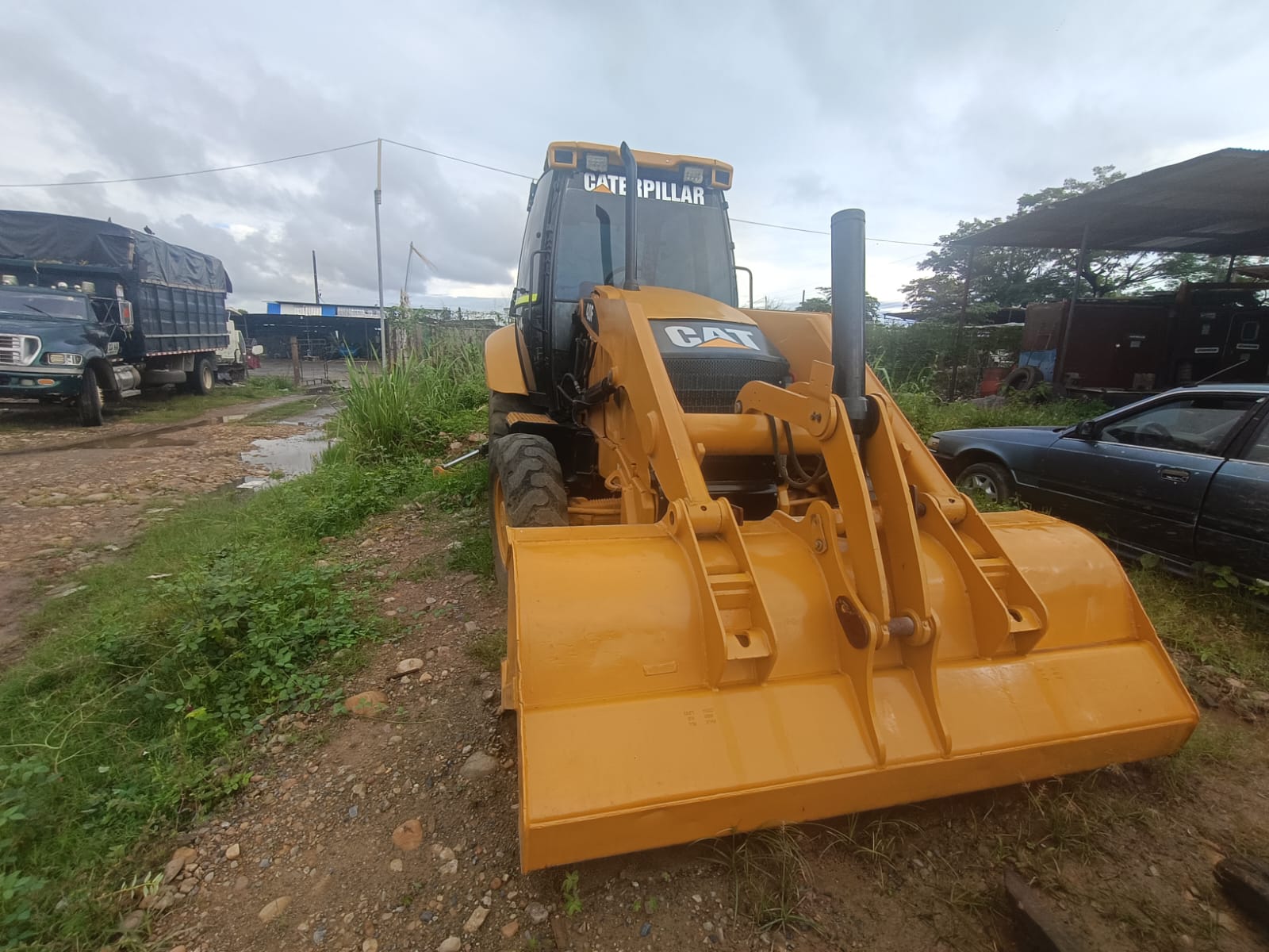 Retroexcavadora Caterpillar 420 F 2013