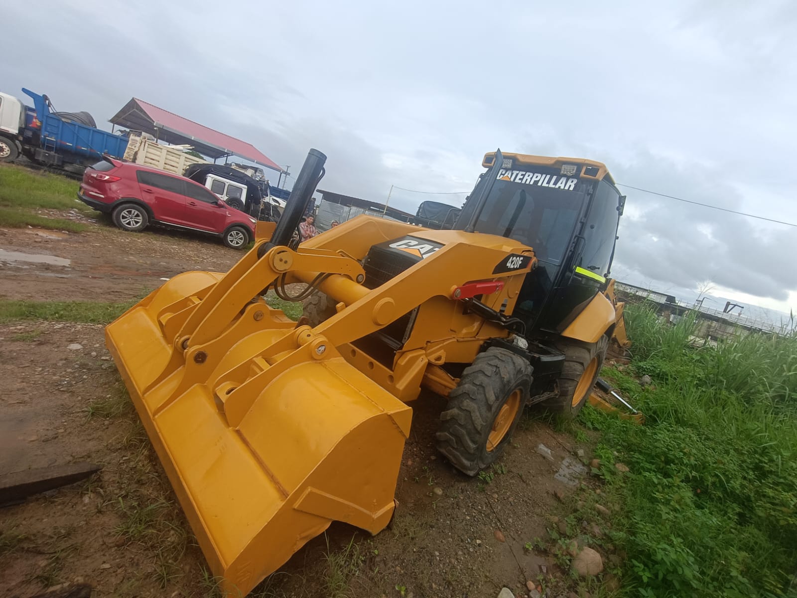 Retroexcavadora Caterpillar 420 F 2013