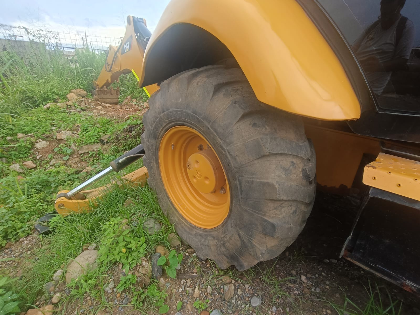 Retroexcavadora Caterpillar 420 F 2013