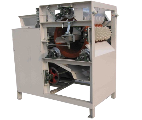 La machine à éplucher les amandes آلة تقشير اللوز