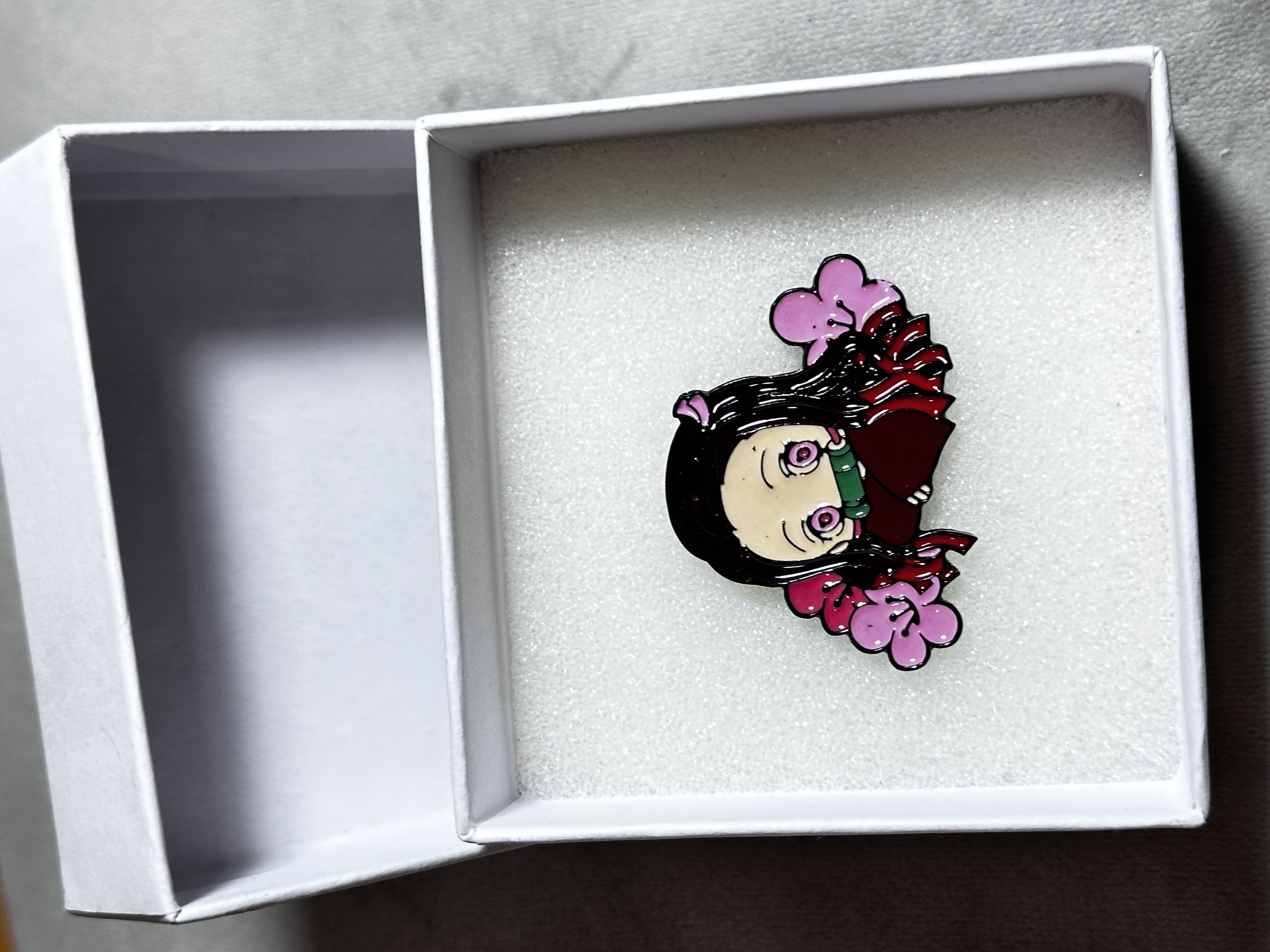 Camiseta Nezuko Demon Slayer + Pin Metallico