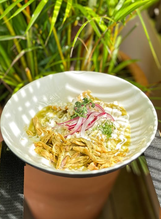 CHILAQUILES VERDES O ROJOS (Pollo, Huevo o Tasajo)