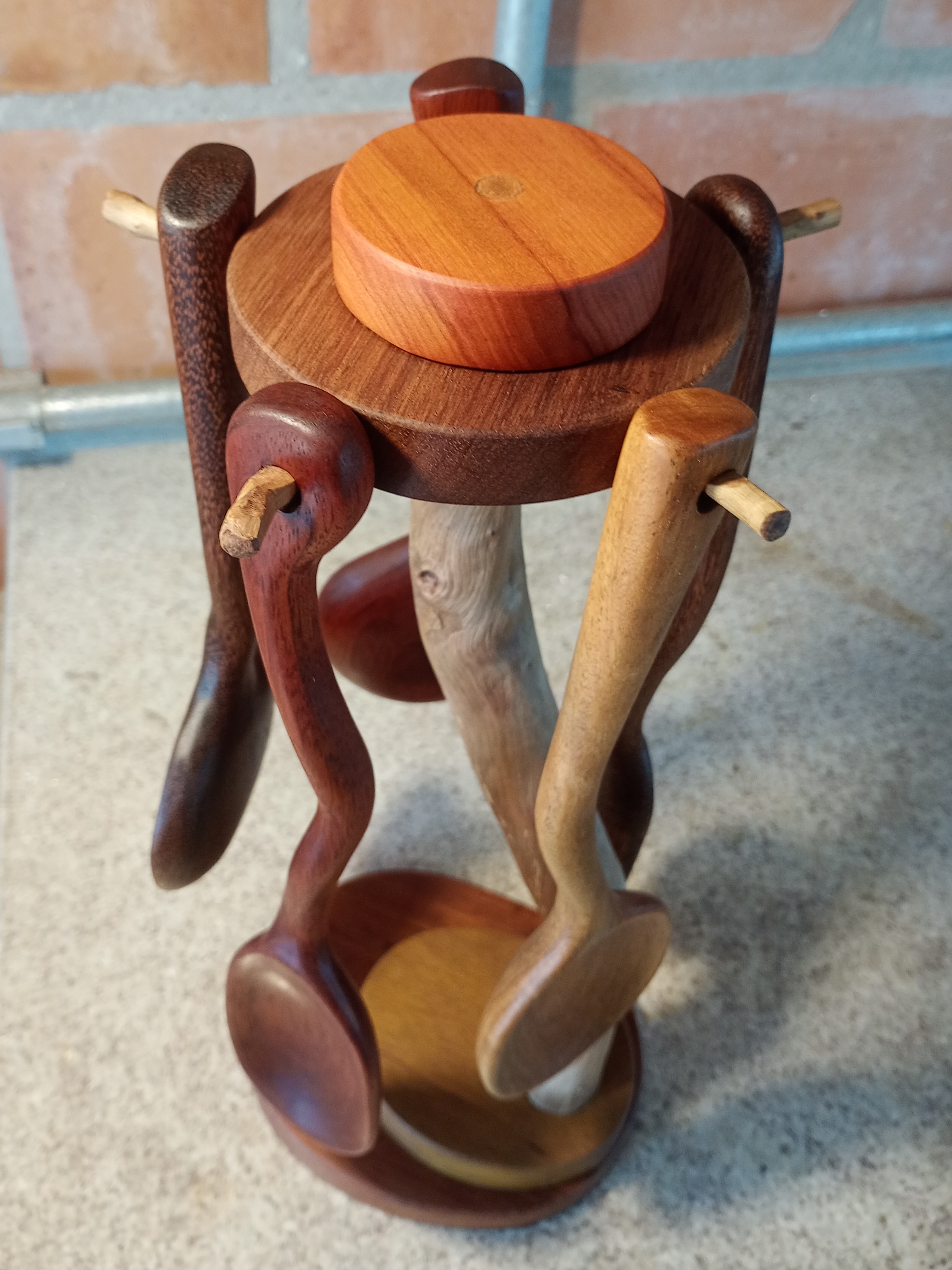 Jogo de colher de pau com suporte giratório 