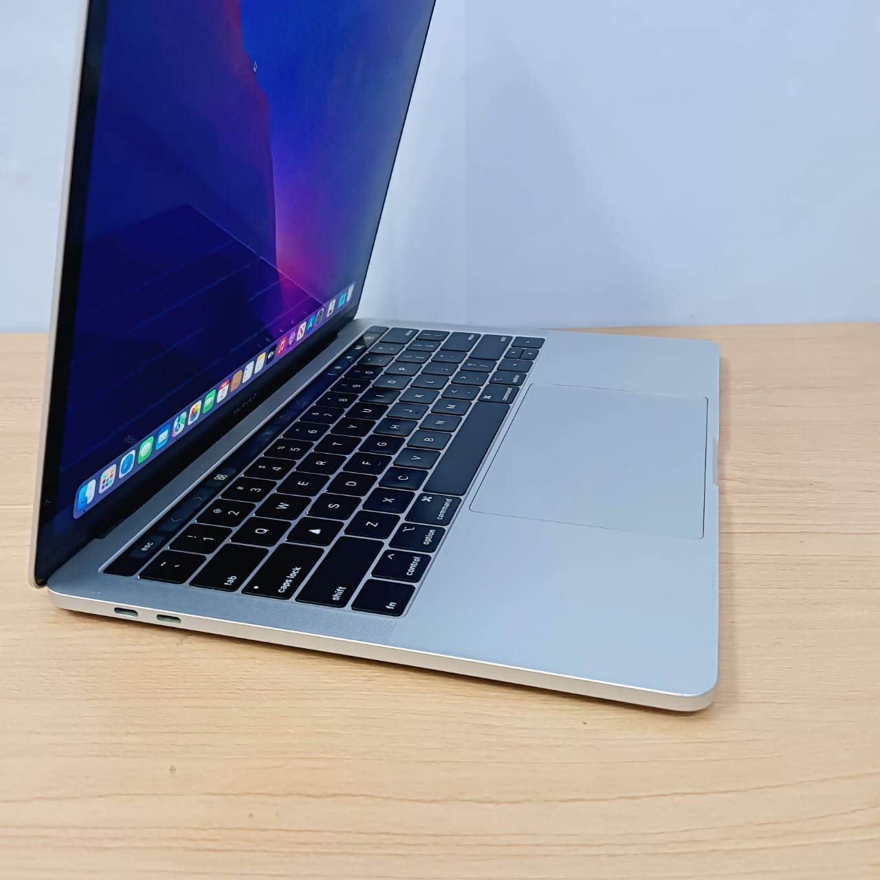 laptop Macbook pro 2017 (13-inch,2017)