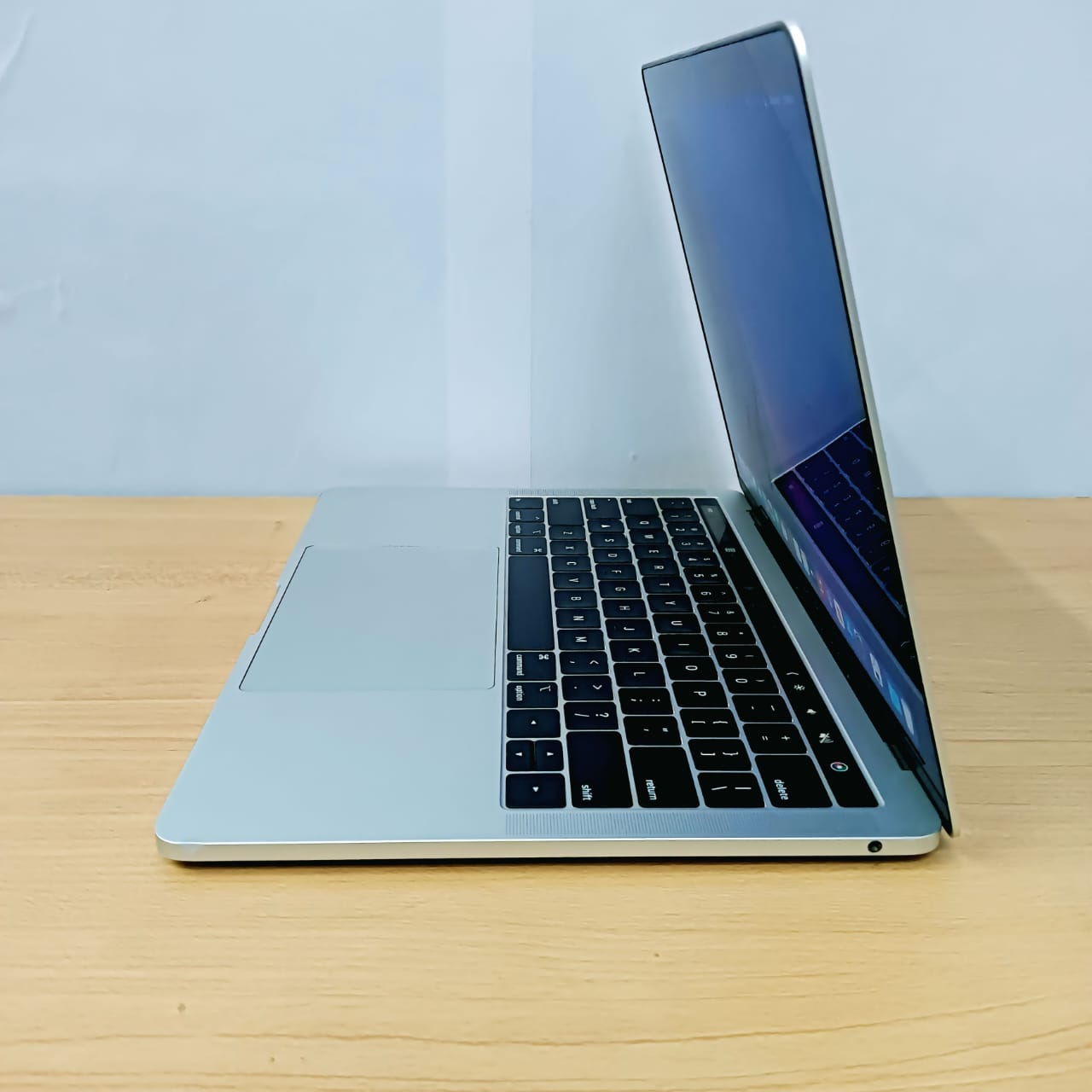laptop Macbook pro 2017 (13-inch,2017)